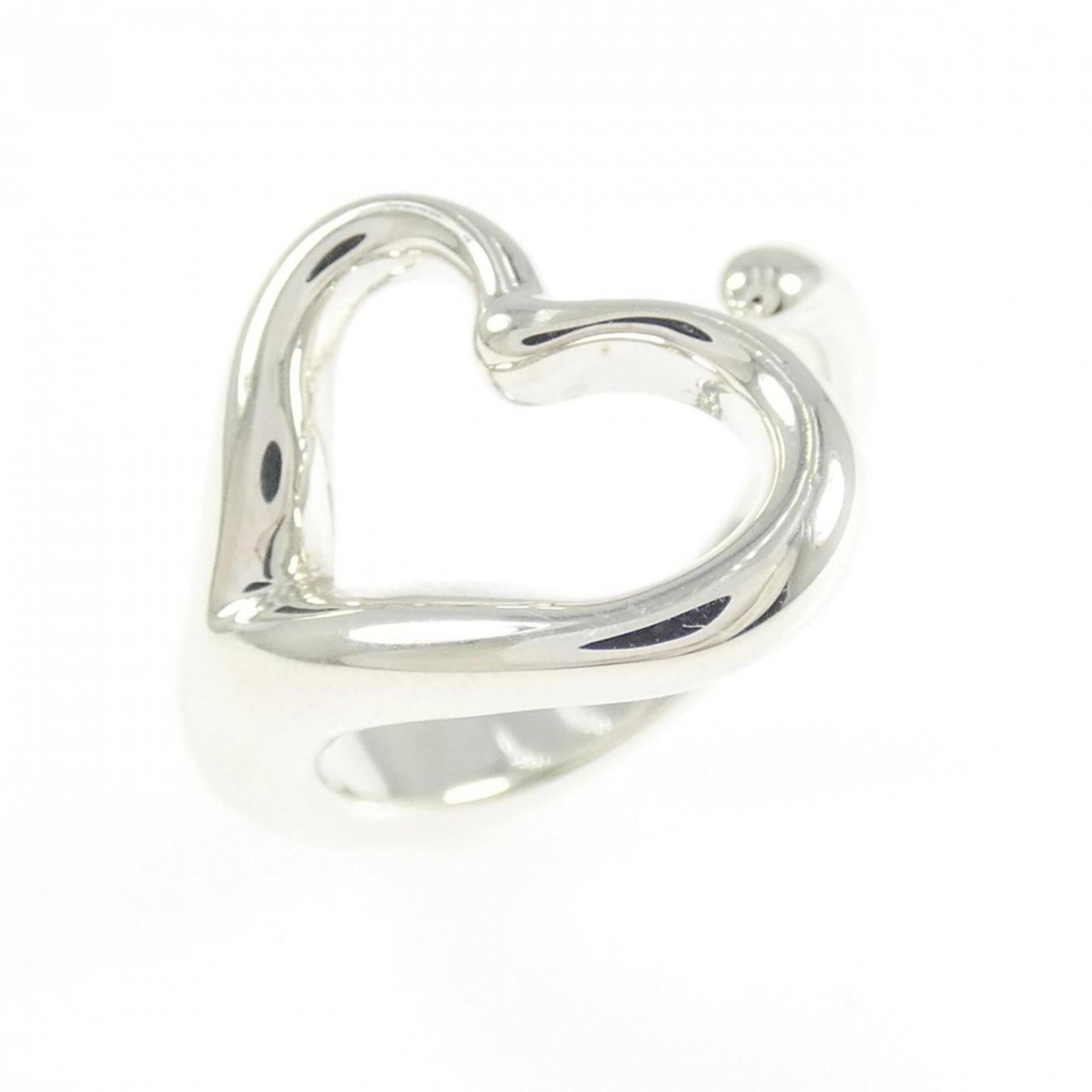 TIFFANY Band Ring Silver 925: TIFFANY Band Ring Silver 925 Silver 925 band ring from Tiffany, a timeless and elegant accessory. This like new used ring features a high-quality silver construction and bears a Tiffany signature, add