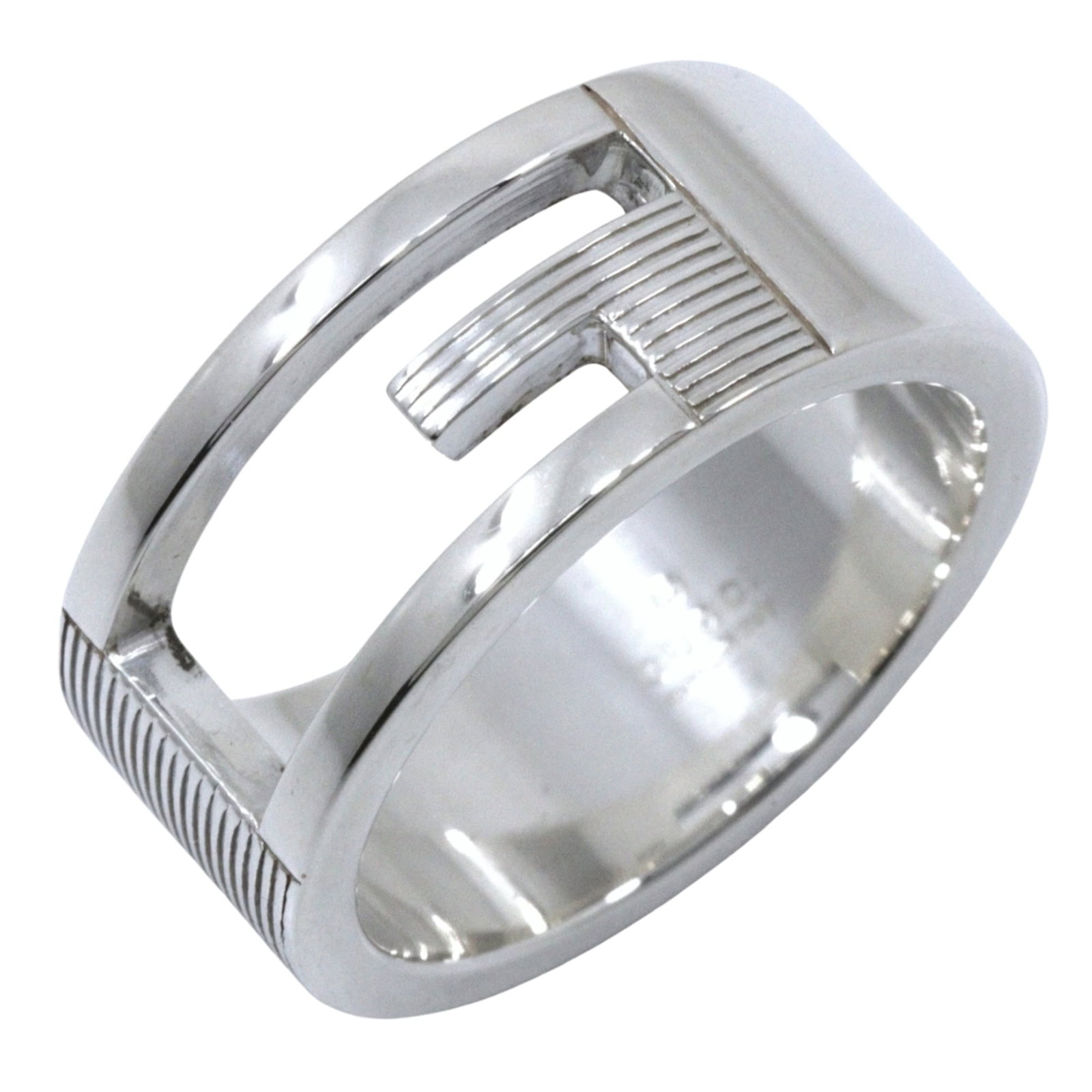 GUCCI Band Ring Silver 925: GUCCI Band Ring Silver 925 Silver 925 band ring from Gucci, featuring a sleek design with a 19.1mm width and 15.50mm inner diameter, crafted from high-quality silver metal. Gently used with minor sign