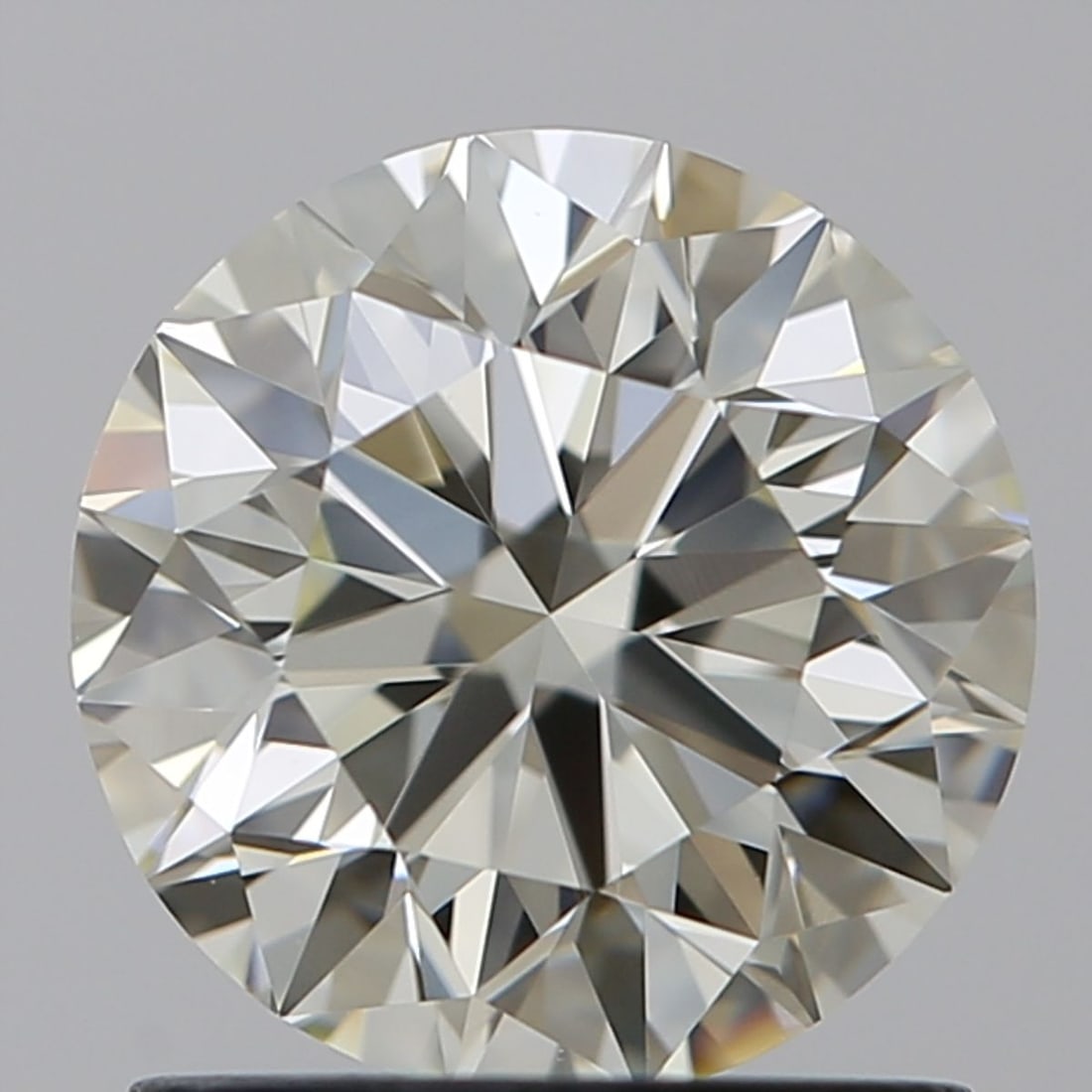 IGI Round 1.3ct J IF - Loose Natural Diamond: IGI Round 1.3ct J IF - Loose Natural Diamond 1.3ct IGI Round J IF Diamond: A Natural Gemstone of Exceptional Clarity and Cut.This 1.3ct IGI certified round diamond boasts an impressive clarity grade