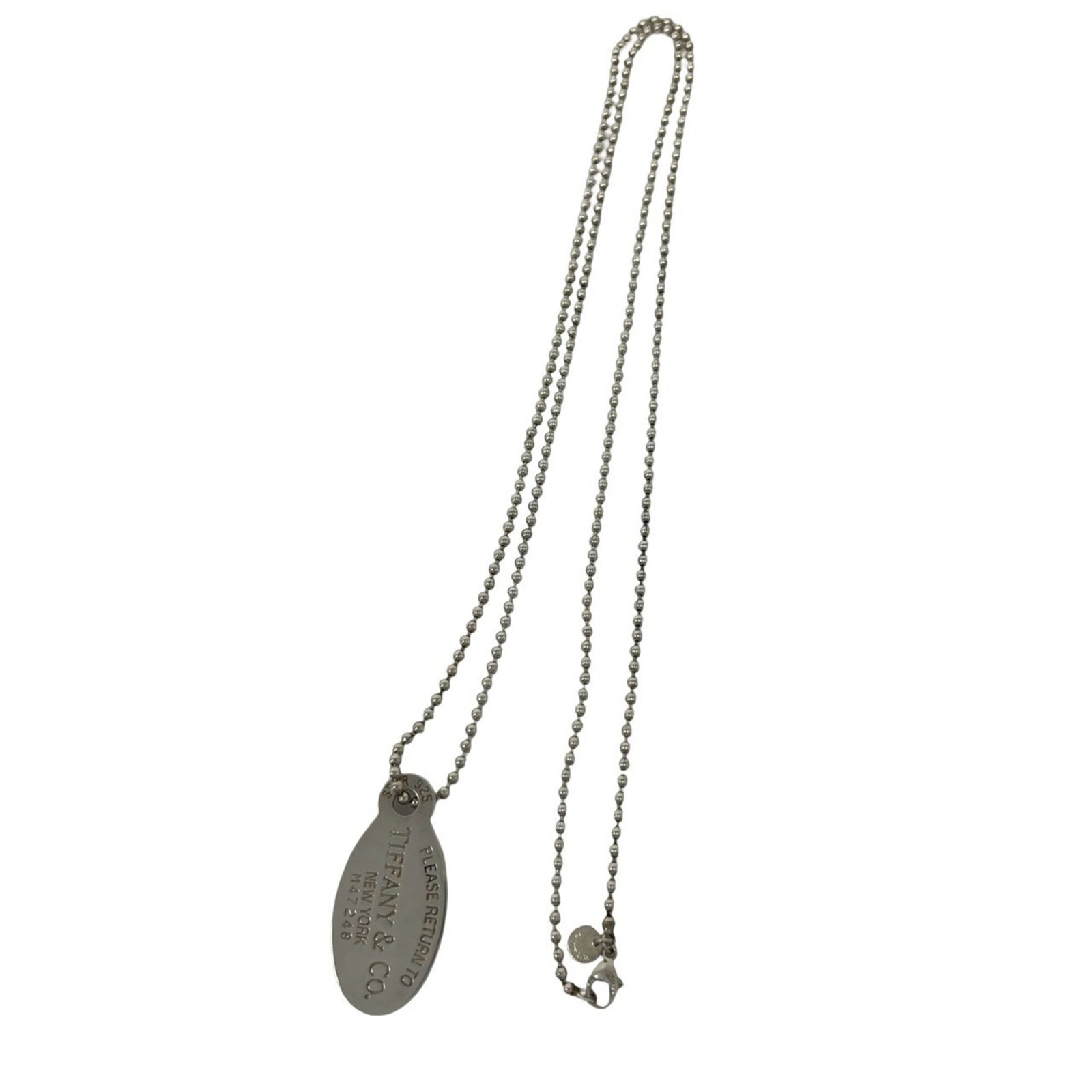 TIFFANY Silver 925: TIFFANY Silver 925 Tiffany Silver 925 Necklace in Good Used Condition. This sterling silver necklace features a 42mm x 20mm pendant and has a 85.3 cm / 33.58'' adjustable neck circumference. The neckl