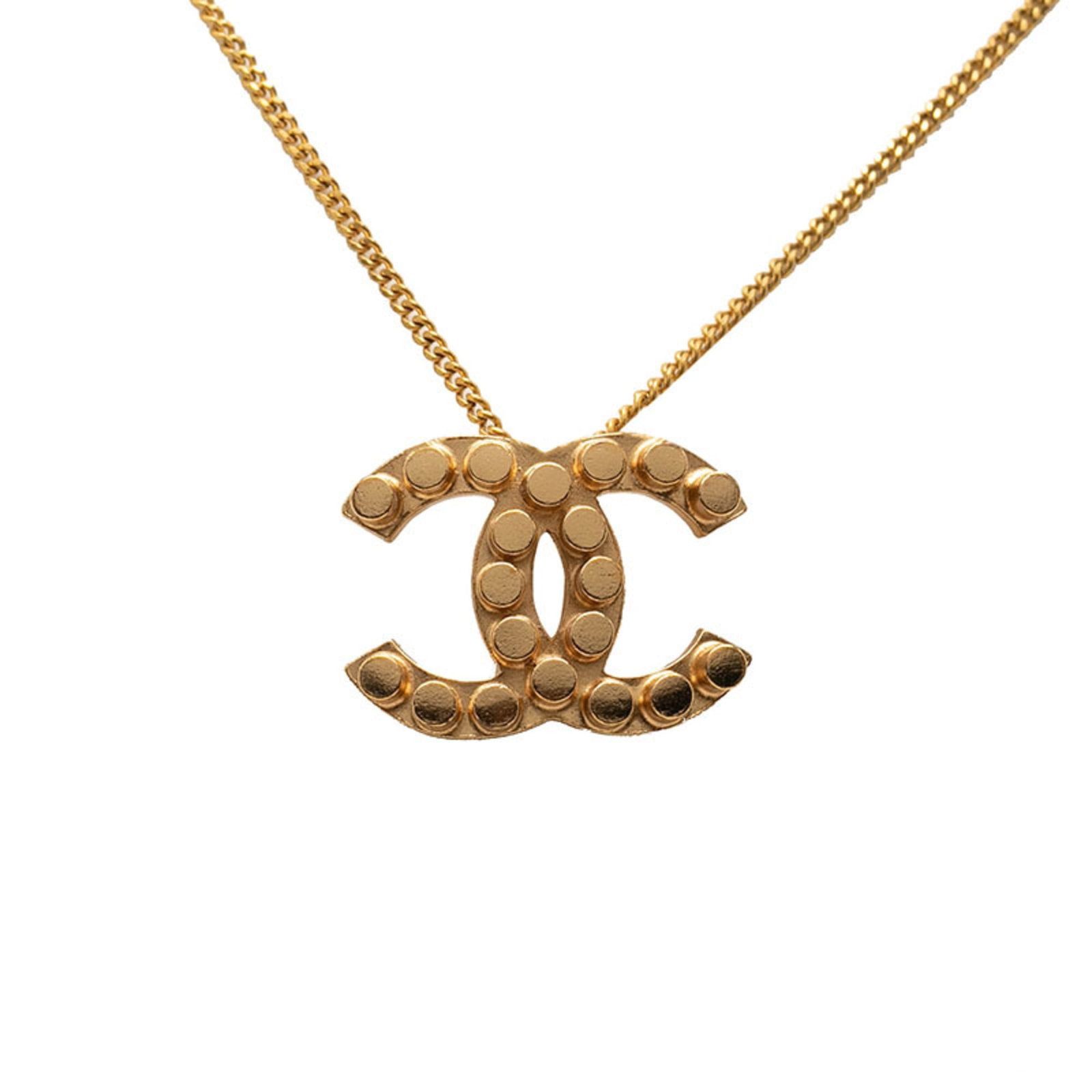 CHANEL Gold Necklace: CHANEL Gold Necklace The CHANEL Gold Necklace boasts a sleek, 46.7 cm / 18.38'' chain that complements any outfit. This gold necklace features a 21.5mm x 28.6mm pendant, adding a touch of