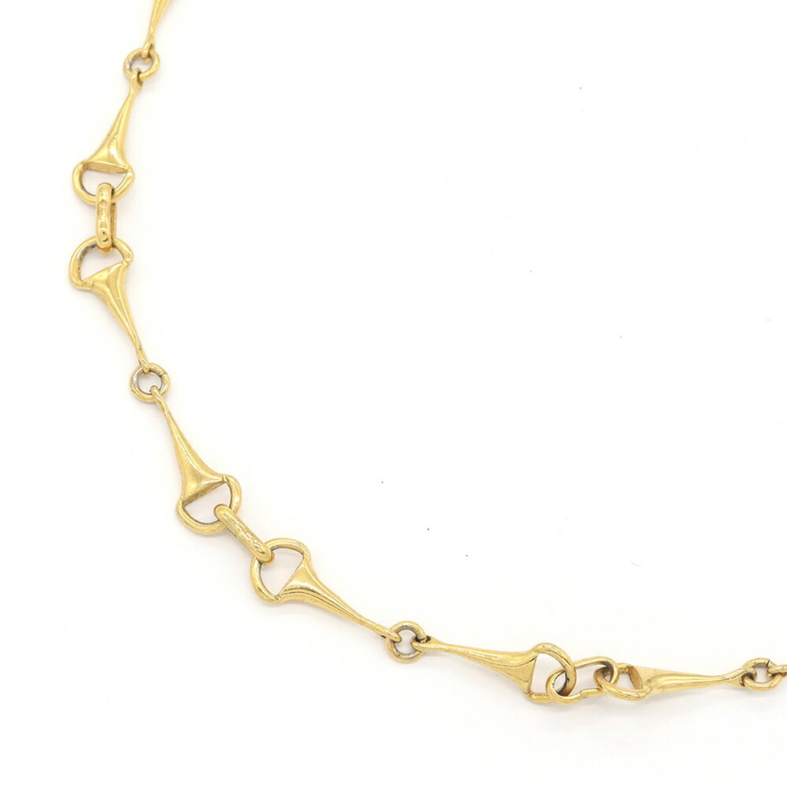 CELINE Metal Gold: CELINE Metal Gold The Celine Metal Gold Necklace boasts a sleek, gold metal design with a 9mm pendant, perfectly complemented by a 41.5 cm chain. This stylish piece features visible scratches and scuf