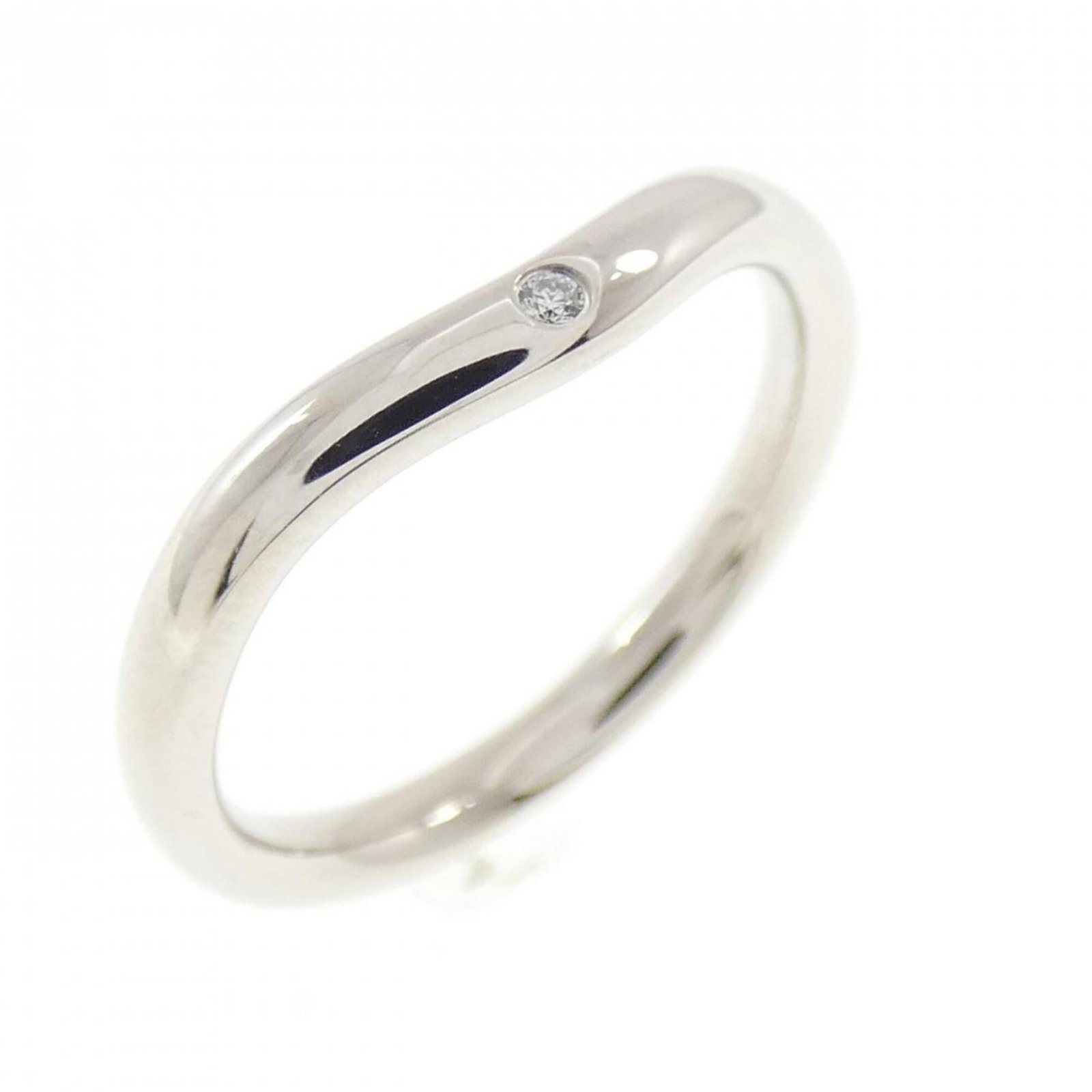 TIFFANY Band Ring Platinum 950: TIFFANY Band Ring Platinum 950 Platinum 950 construction provides exceptional durability and a luxurious feel. This Tiffany band ring boasts a sleek design that complements a variety of styles, with a