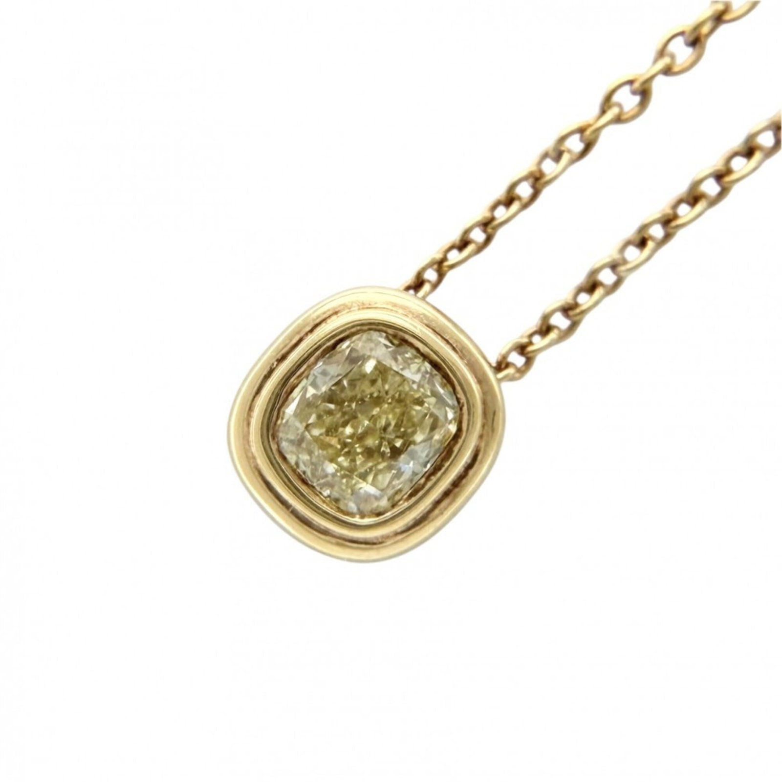 TIFFANY Yellow Gold (18K): TIFFANY Yellow Gold (18K) Yellow gold (18K) Tiffany necklace with a 6mm x 5mm diamond pendant, set in a 41 cm / 16.14'' chain. The necklace features visible wear, scratches, and scuffs, but remains