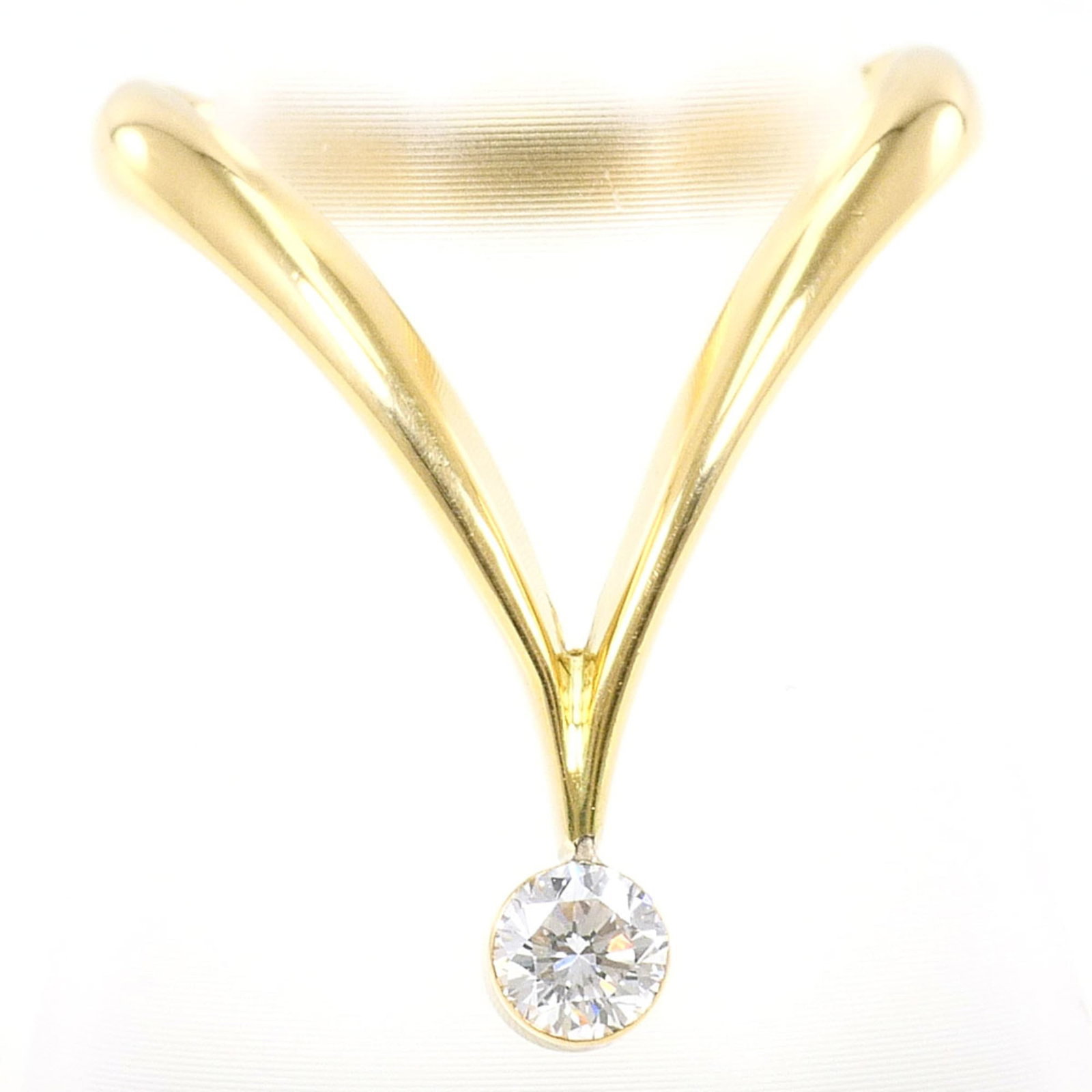 Band Ring Yellow Gold (18K): Band Ring Yellow Gold (18K) Yellow gold band ring with a 0.165ct diamond, crafted from 18K gold, offering a touch of elegance and sophistication. This 3.5 US size ring boasts a 22mm width and weighs 3