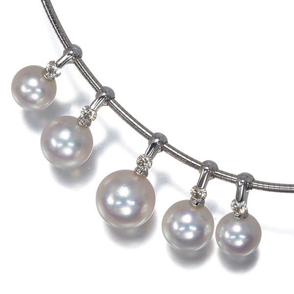 Mikimoto Necklace Akoya Pearl Diamond Slide Omega Chain 18K Wg: Mikimoto Necklace Akoya Pearl Diamond Slide Omega Chain 18K Wg 18k White Gold Mikimoto Necklace with Akoya Pearl and Diamond, Set on an Omega Chain. This elegant pendant features a high-quality Akoya