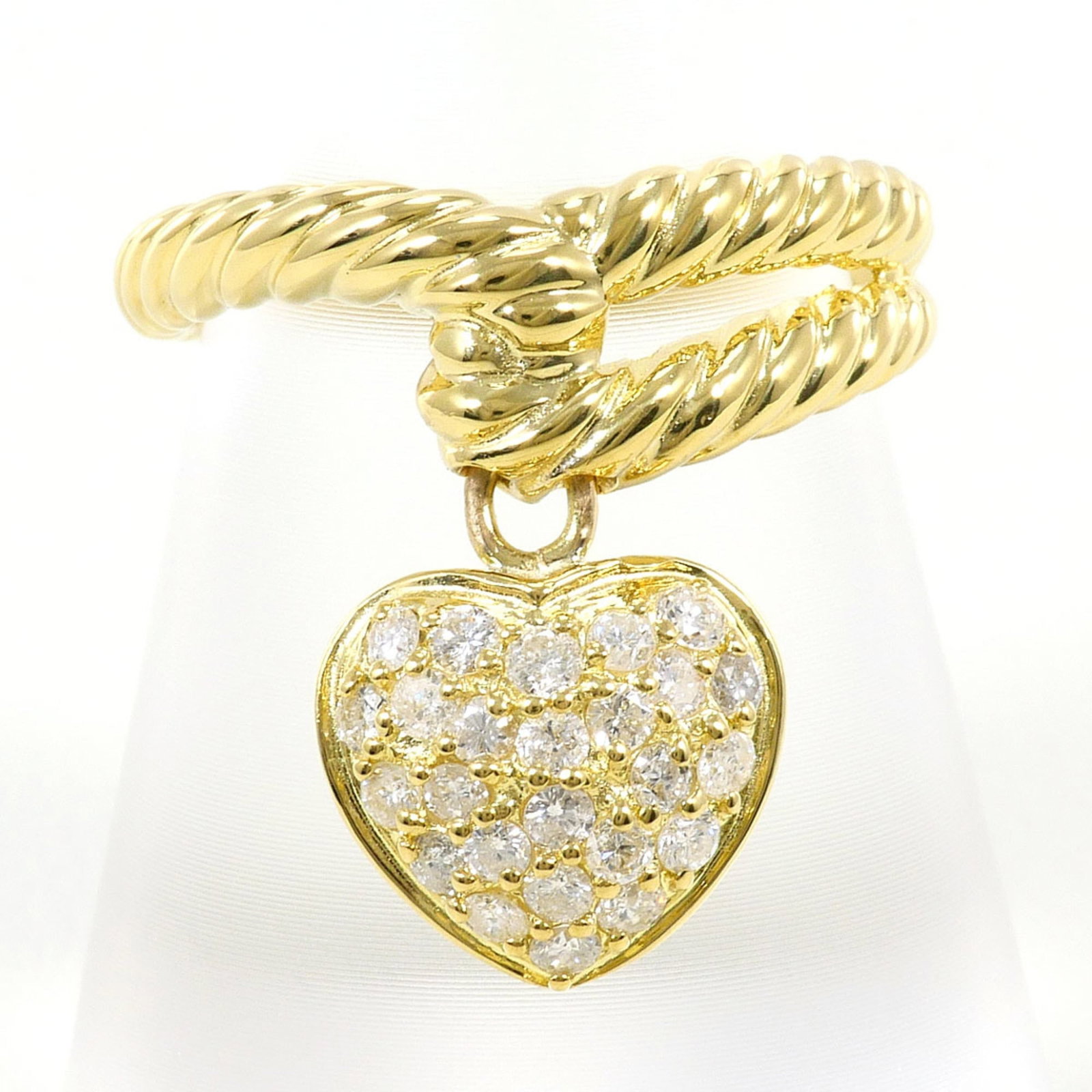 Band Ring Yellow Gold (18K): Band Ring Yellow Gold (18K) Yellow gold band ring with a 0.50 carat diamond, crafted from 18K gold and available in a US size 6.5. This like-new band ring boasts a slender 19mm width and weighs 4.9g, 