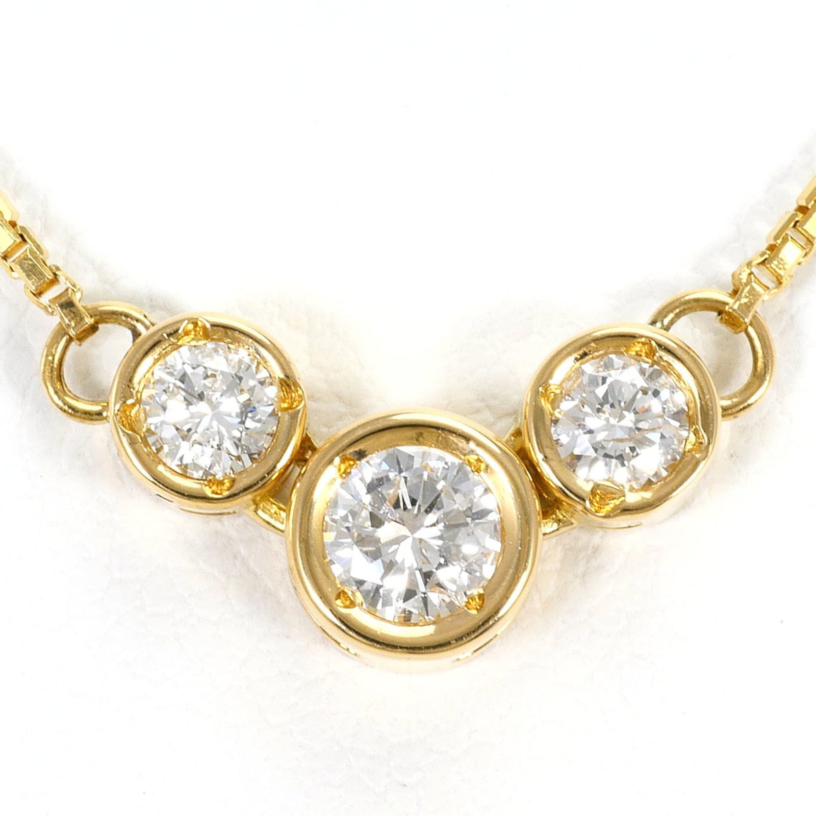 Yellow Gold (18K): Yellow Gold (18K) Yellow gold (18K) necklace with a 0.36ct diamond pendant, featuring a 40cm chain and a 5mm x 14mm pendant. This 18K gold necklace is in like new condition, with only the faintest tra