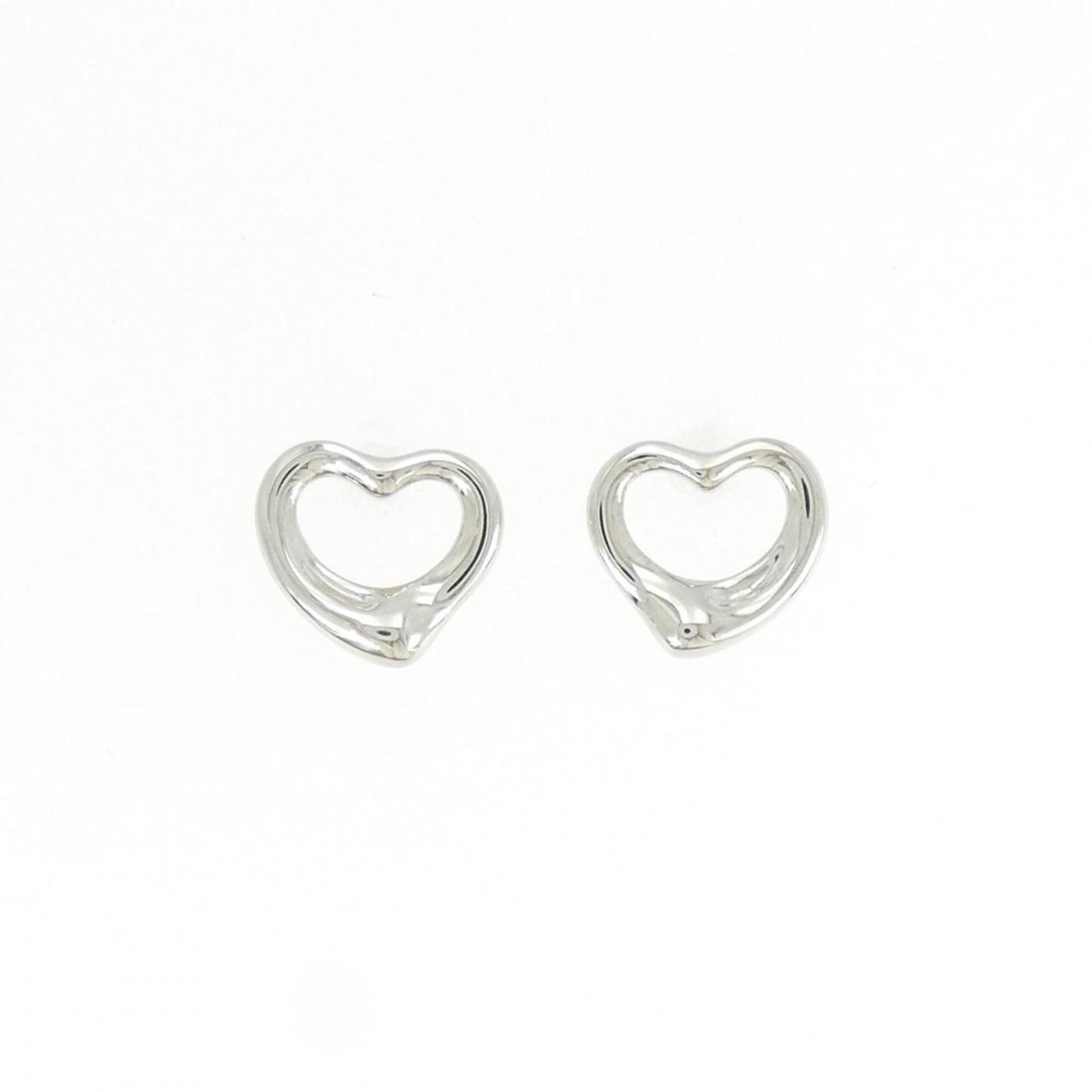 TIFFANY Stud Earrings Platinum 950: TIFFANY Stud Earrings Platinum 950 Platinum 950 Tiffany stud earrings with an open heart design, showcasing a timeless and elegant style. Made from high-quality platinum, these earrings feature a