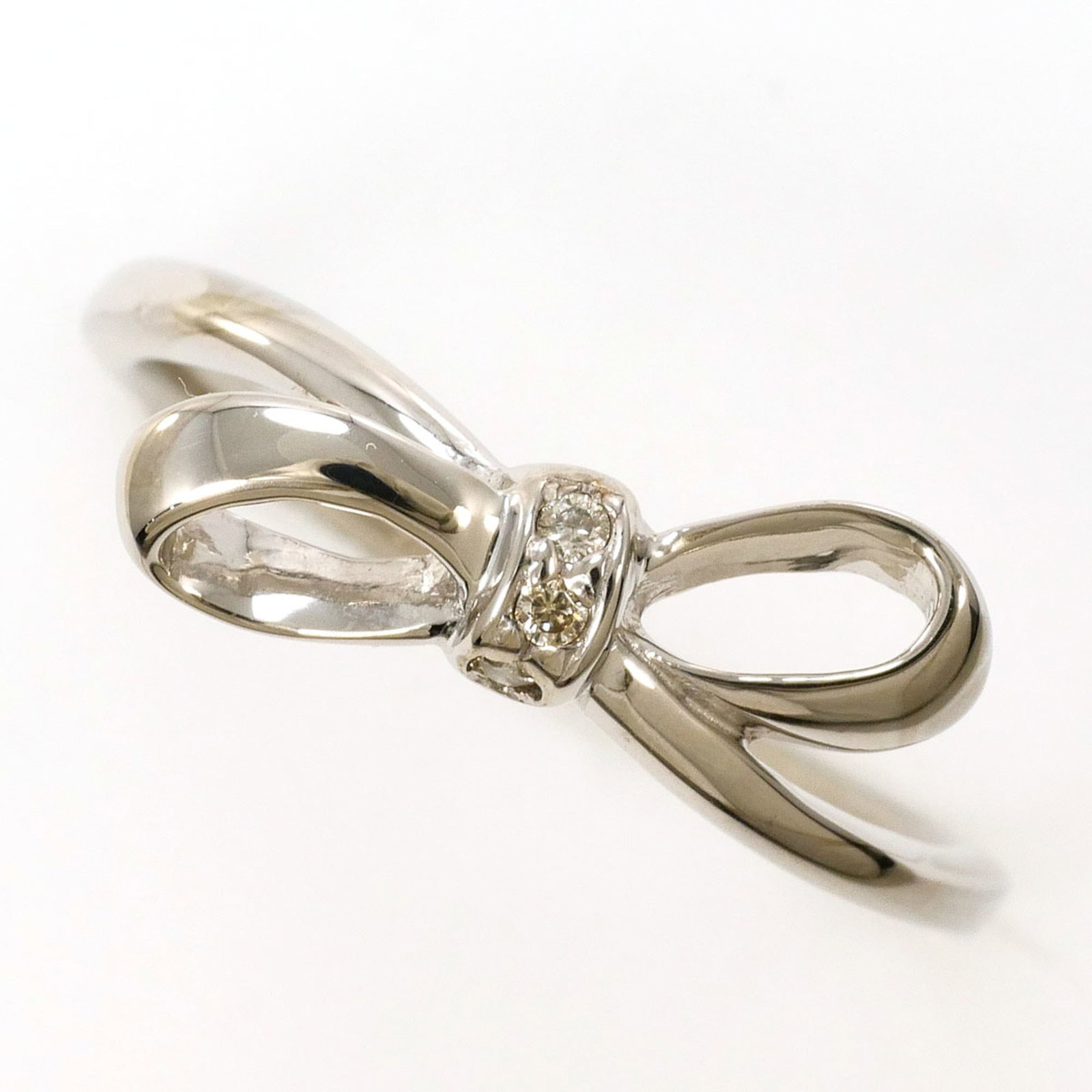 Band Ring White Gold (10K): Band Ring White Gold (10K) White gold band ring with a 0.01 carat diamond, featuring a 10K metal purity and a US size 4.5. This 9mm wide band is made from high-quality white gold and is in like new