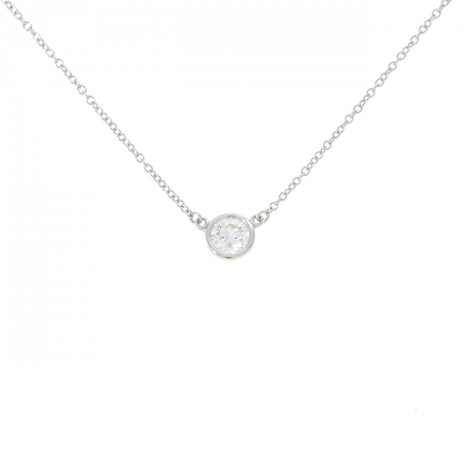 TIFFANY Platinum 950: TIFFANY Platinum 950 Tiffany's Platinum 950 necklace boasts a stunning diamond pendant, carefully crafted with a 5.9mm diamond set against a sleek platinum band, measuring 41 cm in circumference. The 