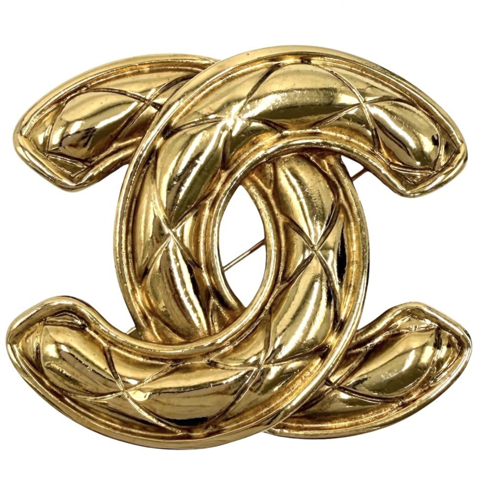 CHANEL Brooch Gold: CHANEL Brooch Gold Gold plated CHANEL Matelasse Brooch, a vintage piece with visible wear, offering a unique touch to any outfit. The brooch measures 5cm x 5.7cm x 5.00mm and weighs 36.7g, showcasing