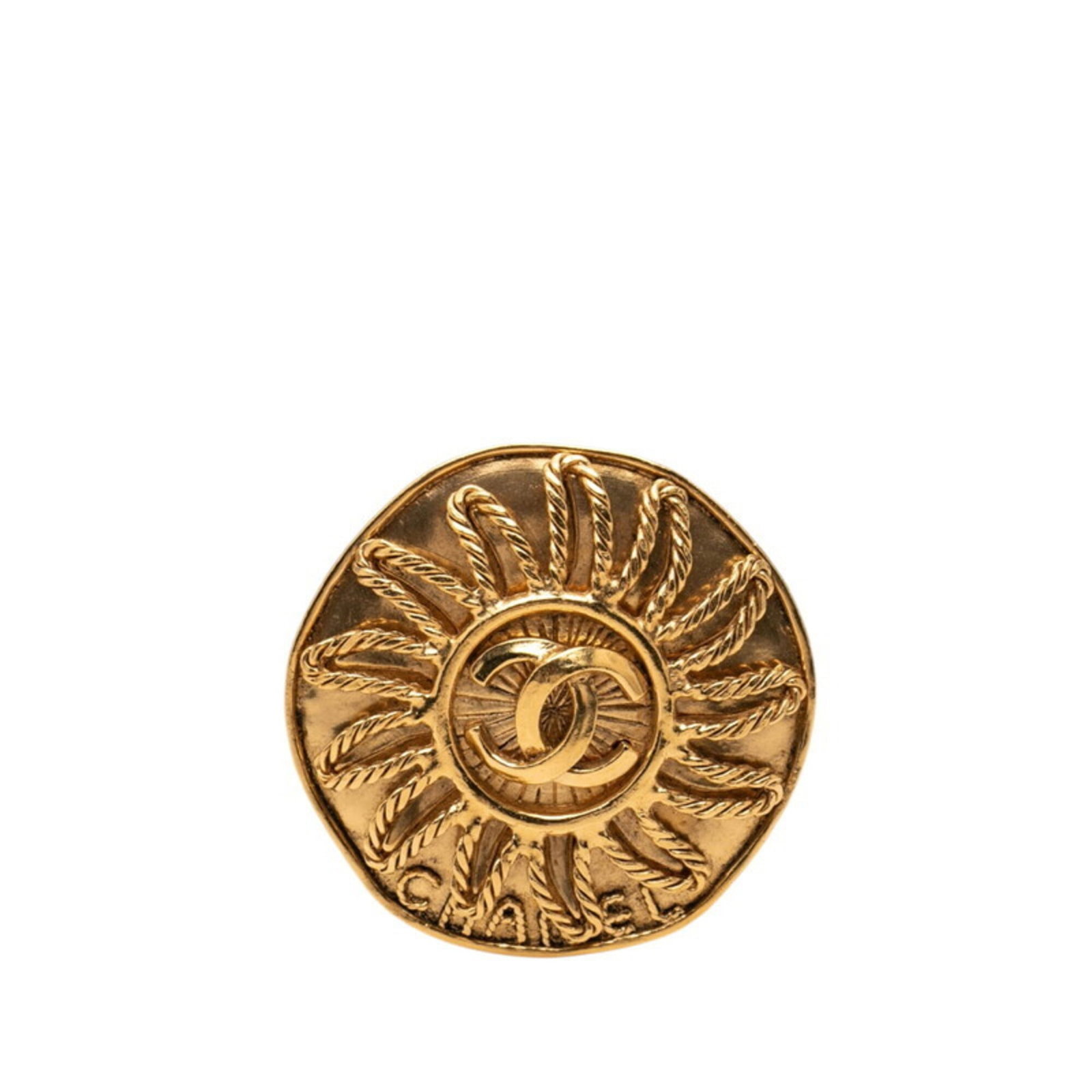 CHANEL Brooch Gold: CHANEL Brooch Gold Gold Brooch from CHANEL, with a size of 5.7cm x 5.76cm and a very good condition, bearing minor signs of wear. The brooch features a gold finish and is gently used. Item Specifics: