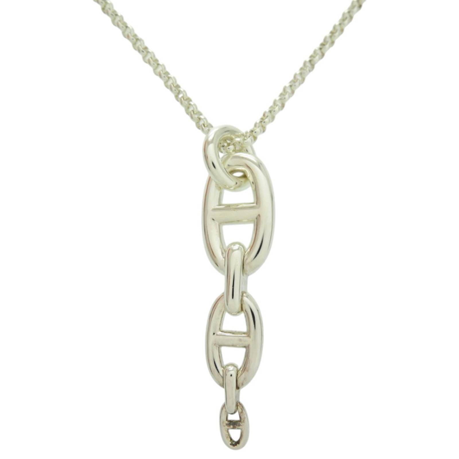 HERMES Silver 925: HERMES Silver 925 Silver 925 necklace from the iconic Hermes Chaine d'Ancre line, crafted in France. This gently used piece features a 75mm x 19mm pendant and a 50cm chain, showcasing the brand's sign