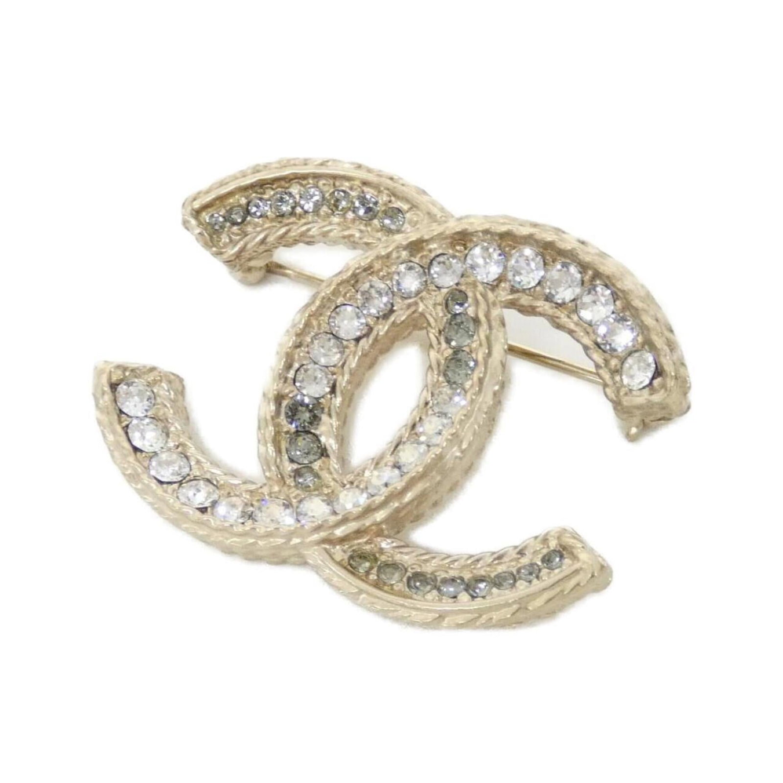 CHANEL Brooch: CHANEL Brooch Very Good condition, this Chanel brooch features a crystal stone set against a sleek metal background, showcasing a classic design. Gently used with minor signs of wear, the brooch