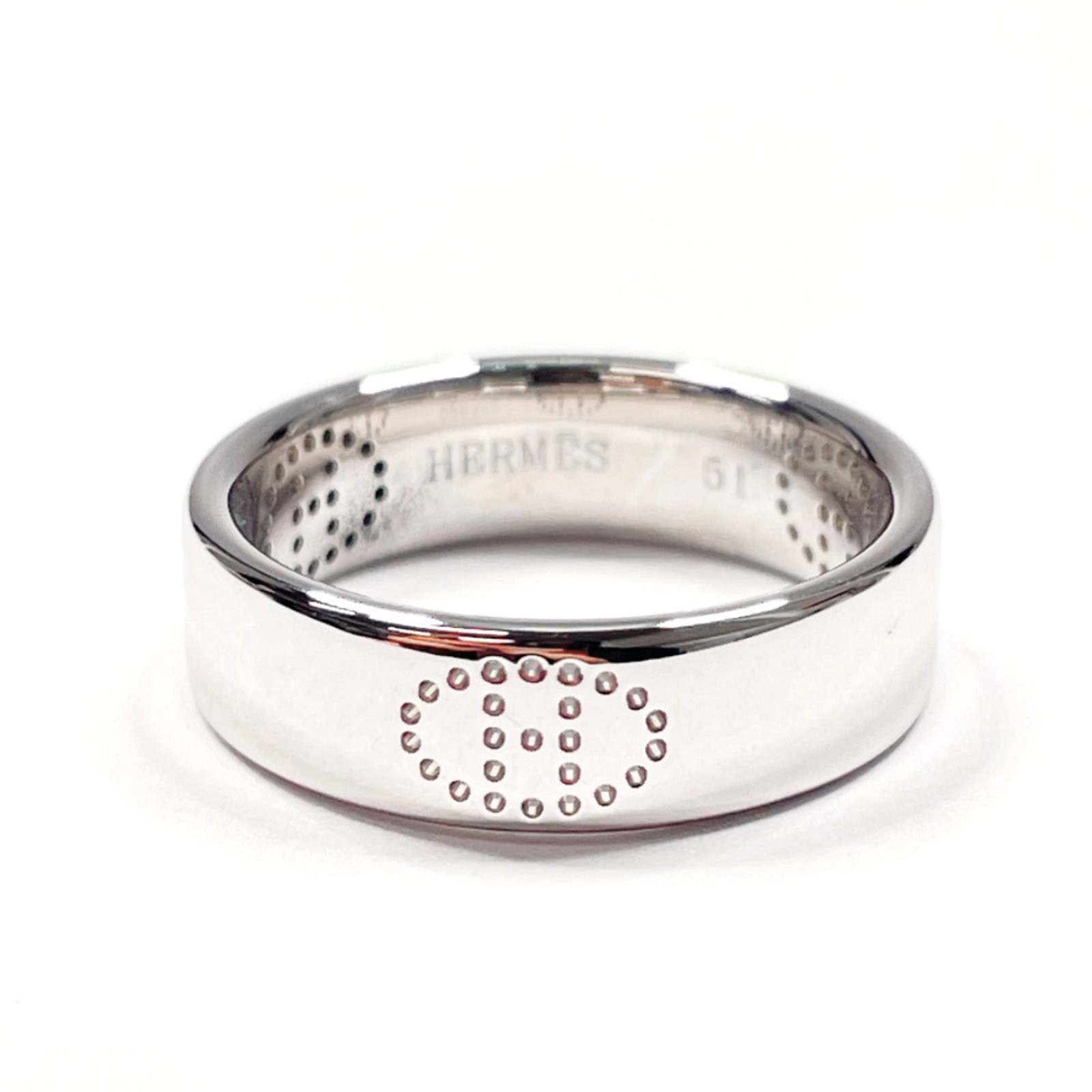 HERMES Band Ring White Gold (18K): HERMES Band Ring White Gold (18K) White gold (18K) band ring from Hermes, a silver women's band ring with a sleek design. This item is in like new condition, with only the faintest traces of wear, and