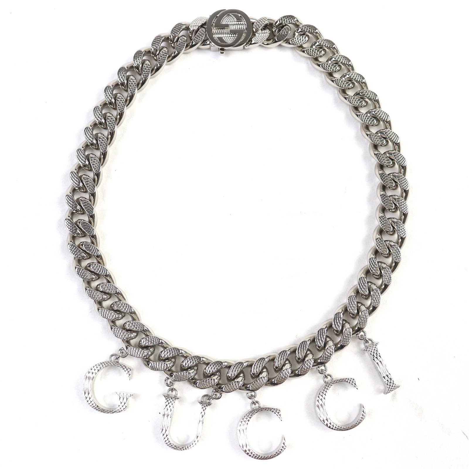 GUCCI Silver Italy: GUCCI Silver Italy Gucci Silver Italy Choker Necklace is a gently used, very good condition piece featuring a silver chain with a width of 10mm. The necklace measures 33 cm in circumference and bears 