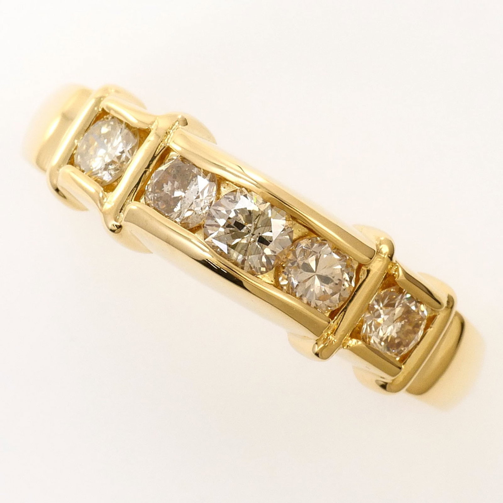 Band Ring Yellow Gold (18K): Band Ring Yellow Gold (18K) Yellow gold 18K band ring features a 0.50ct diamond, crafted from high-quality 18K gold. The ring boasts a classic design with a 5mm width and US size 6 fit. In excellent