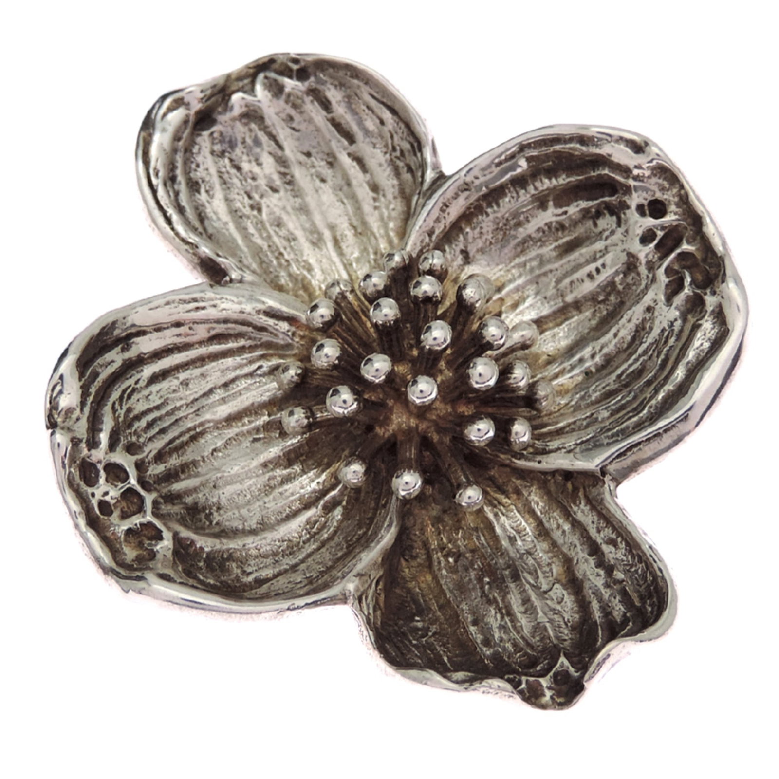 TIFFANY Brooch Silver 925: TIFFANY Brooch Silver 925 Silver 925 Tiffany brooch with visible scratches and scuffs, a testament to its well-worn charm. This 3.5cm x 3.18cm brooch is made from high-quality sterling silver and bear