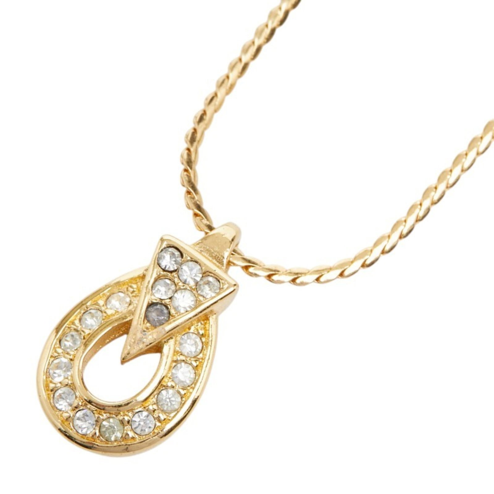 CHRISTIAN DIOR Rhinestone: CHRISTIAN DIOR Rhinestone The CHRISTIAN DIOR Rhinestone Necklace boasts a striking rhinestone design, set against a sleek background. With a 41 cm circumference and a 17.5mm x 10.4mm pendant, this
