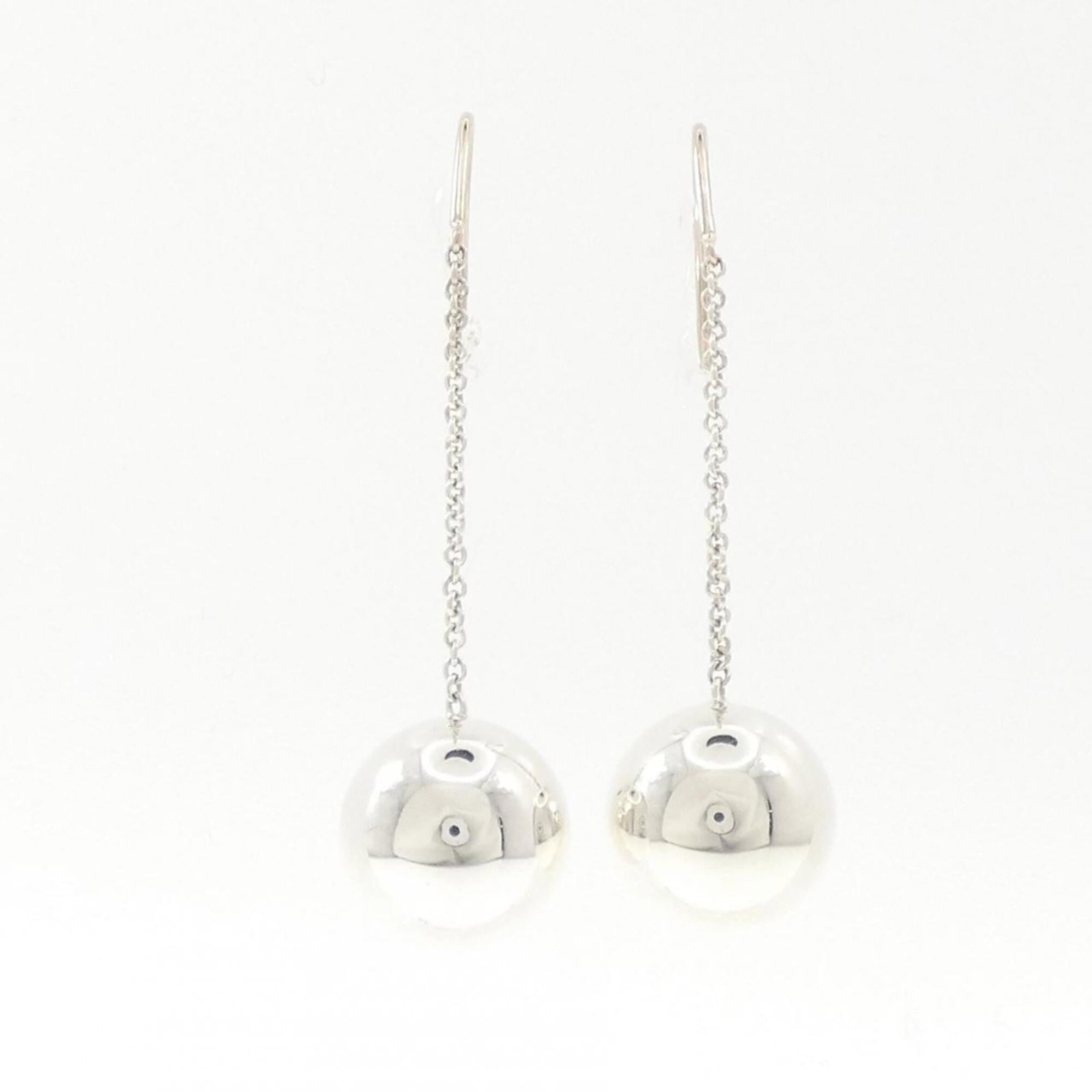 TIFFANY Drop Earrings Silver 925: TIFFANY Drop Earrings Silver 925 Silver 925 Tiffany Drop Earrings - Like New Condition. Made from high-quality silver 925, these drop earrings boast a sleek and modern design. With their elegant silve