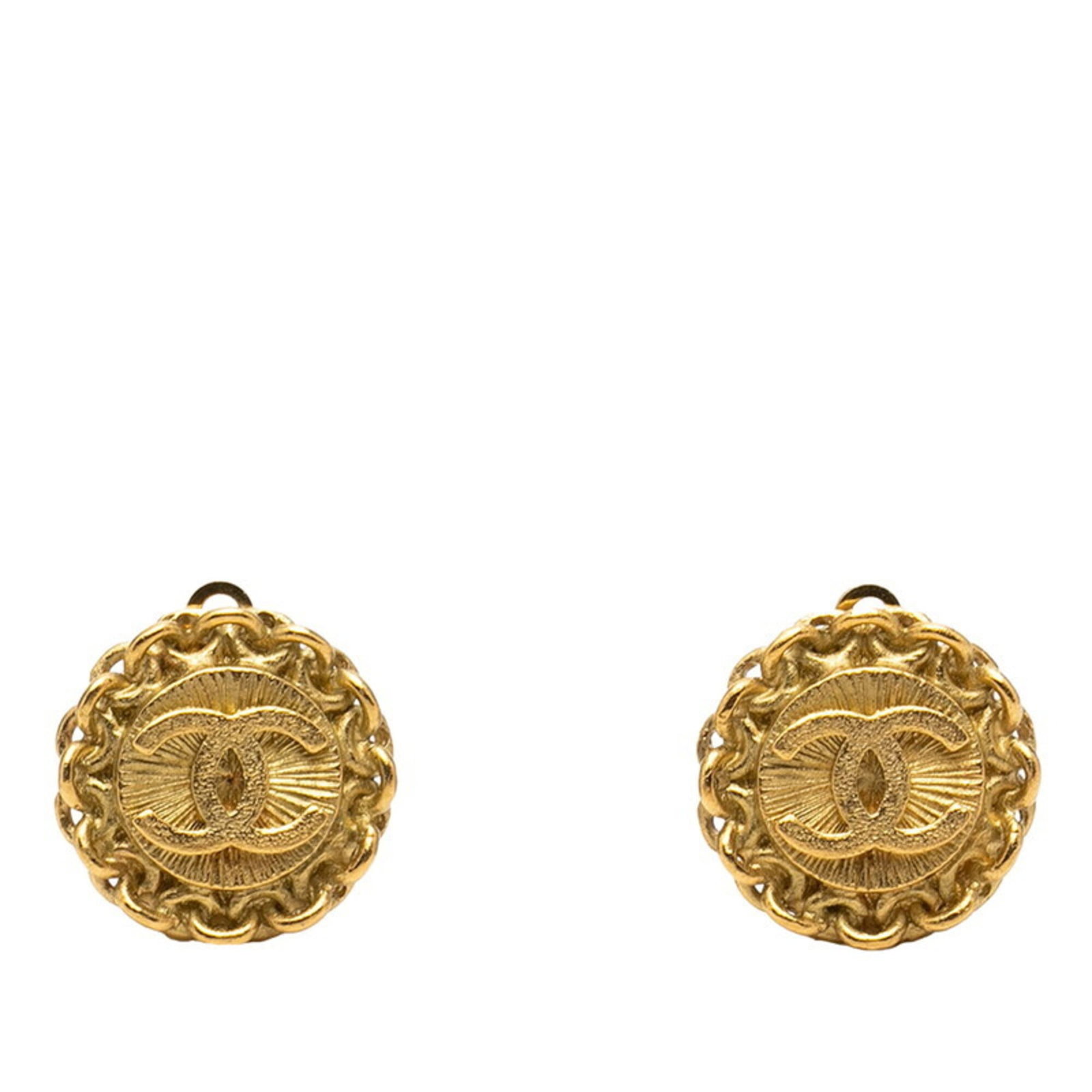 CHANEL Clip Earrings Gold: CHANEL Clip Earrings Gold Gold Clip Earrings from CHANEL, featuring the iconic design with visible scratches and scuffs, showcasing a worn, pre-loved condition. Made from gold, these clip earrings are