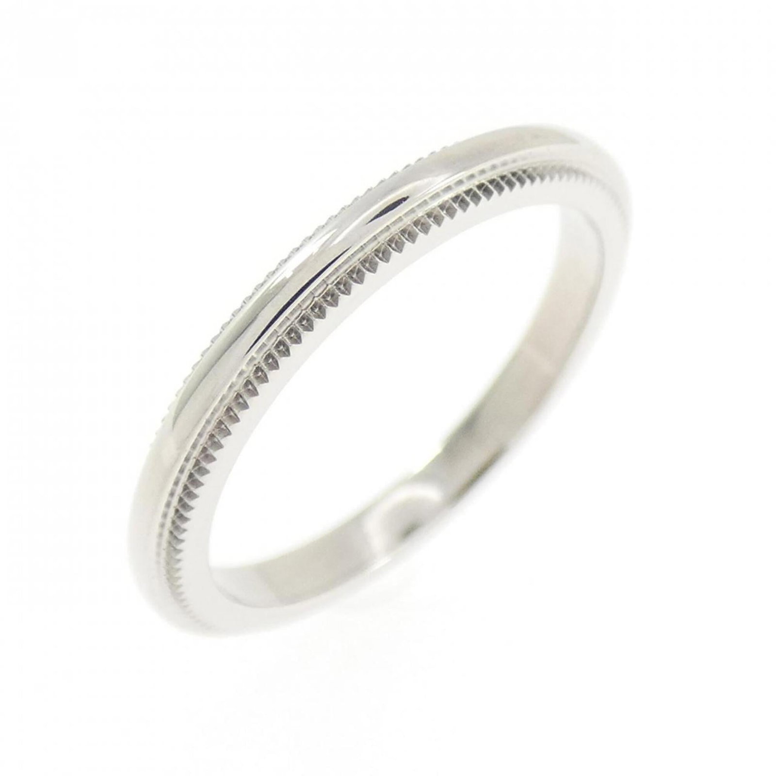 TIFFANY Band Ring Platinum 950: TIFFANY Band Ring Platinum 950 Platinum 950 Tiffany band ring in excellent condition, with a subtle sheen and a delicate design that showcases the luxury of high-end jewelry. Gently used, this ring fe