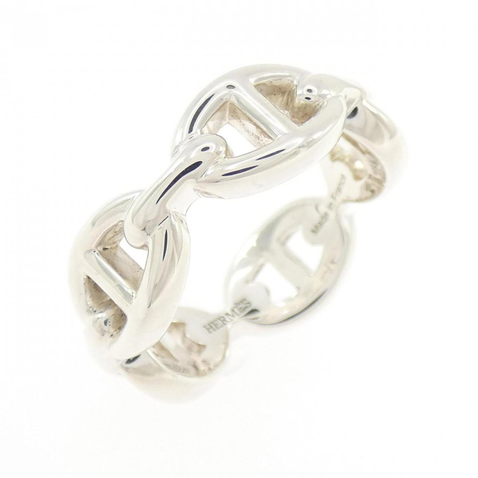 HERMES Band Ring Silver 925: HERMES Band Ring Silver 925 Silver 925 craftsmanship shines in this elegant Hermes band ring, featuring a sleek design that complements any style. Gently used with minor signs of wear, this ring