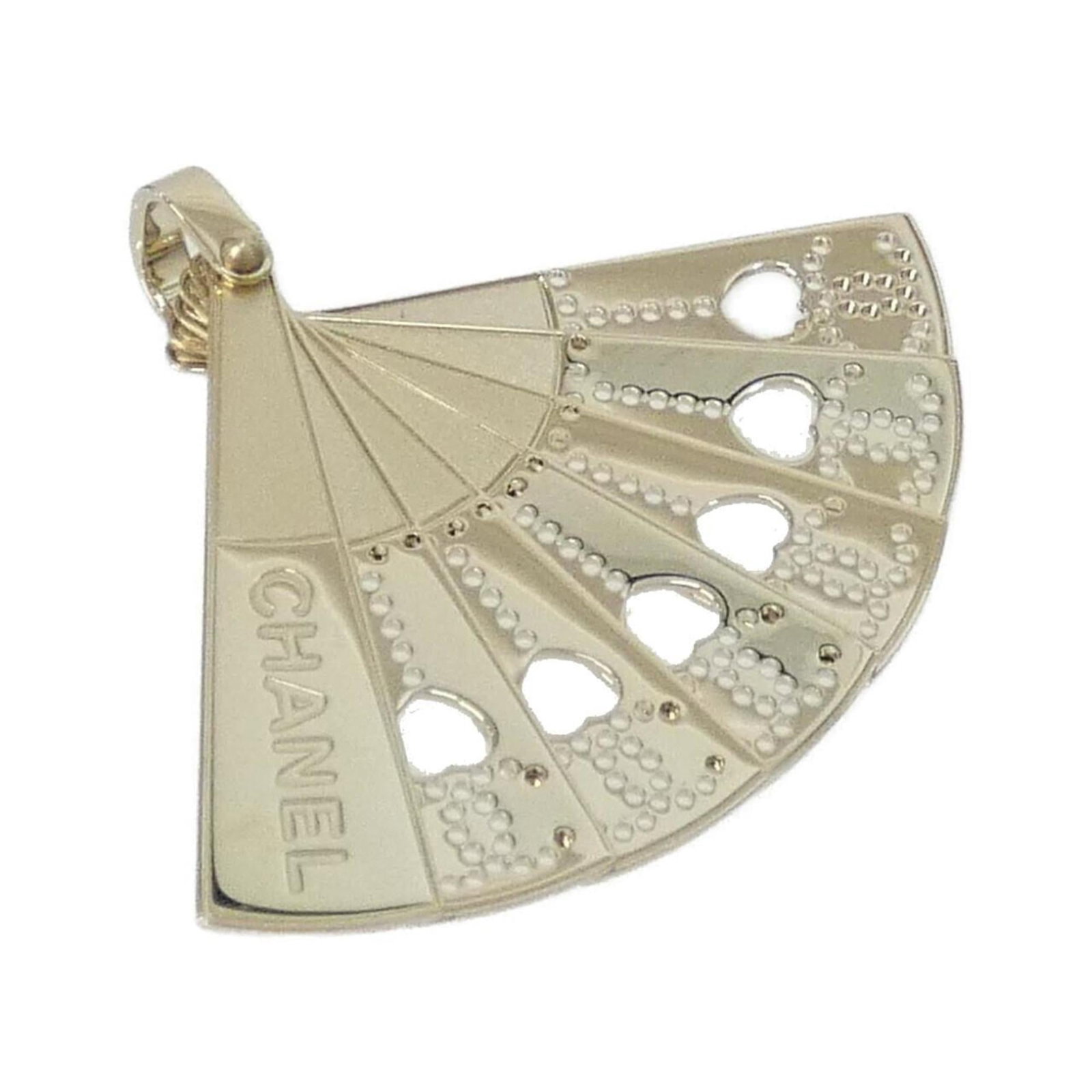 CHANEL Brooch Gold: CHANEL Brooch Gold Gold Chanel Brooch with Minor Signs of Wear. This gently used brooch features a gold finish and measures 6.5cm x 5cm. Small scratches or light marks are present, but the item is