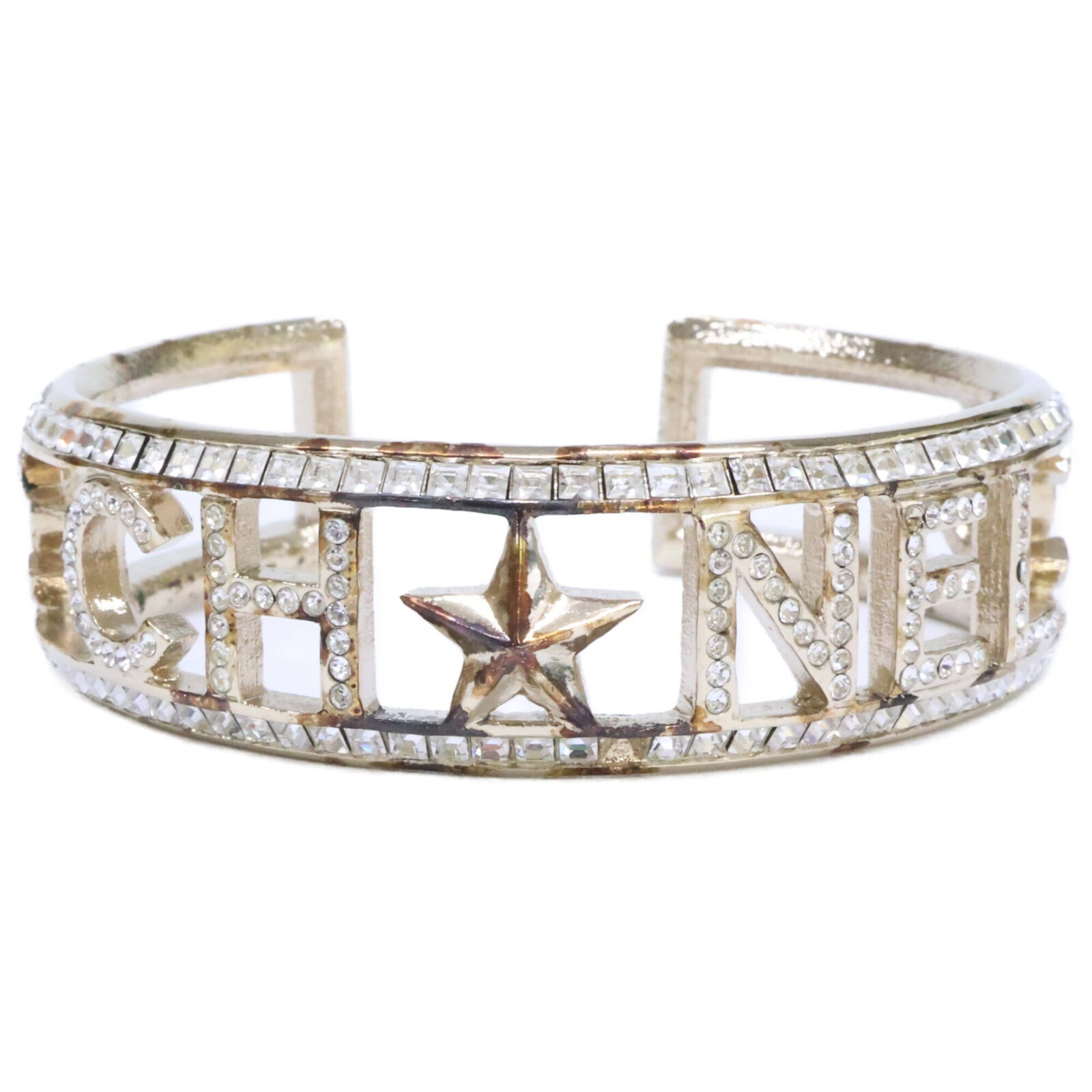 CHANEL Bangle Gold Plating: CHANEL Bangle Gold Plating Gold plating adds a touch of luxury to this 16cm bangle from Chanel, a classic design that exudes elegance. The item features visible wear, including scratches and scuffs,