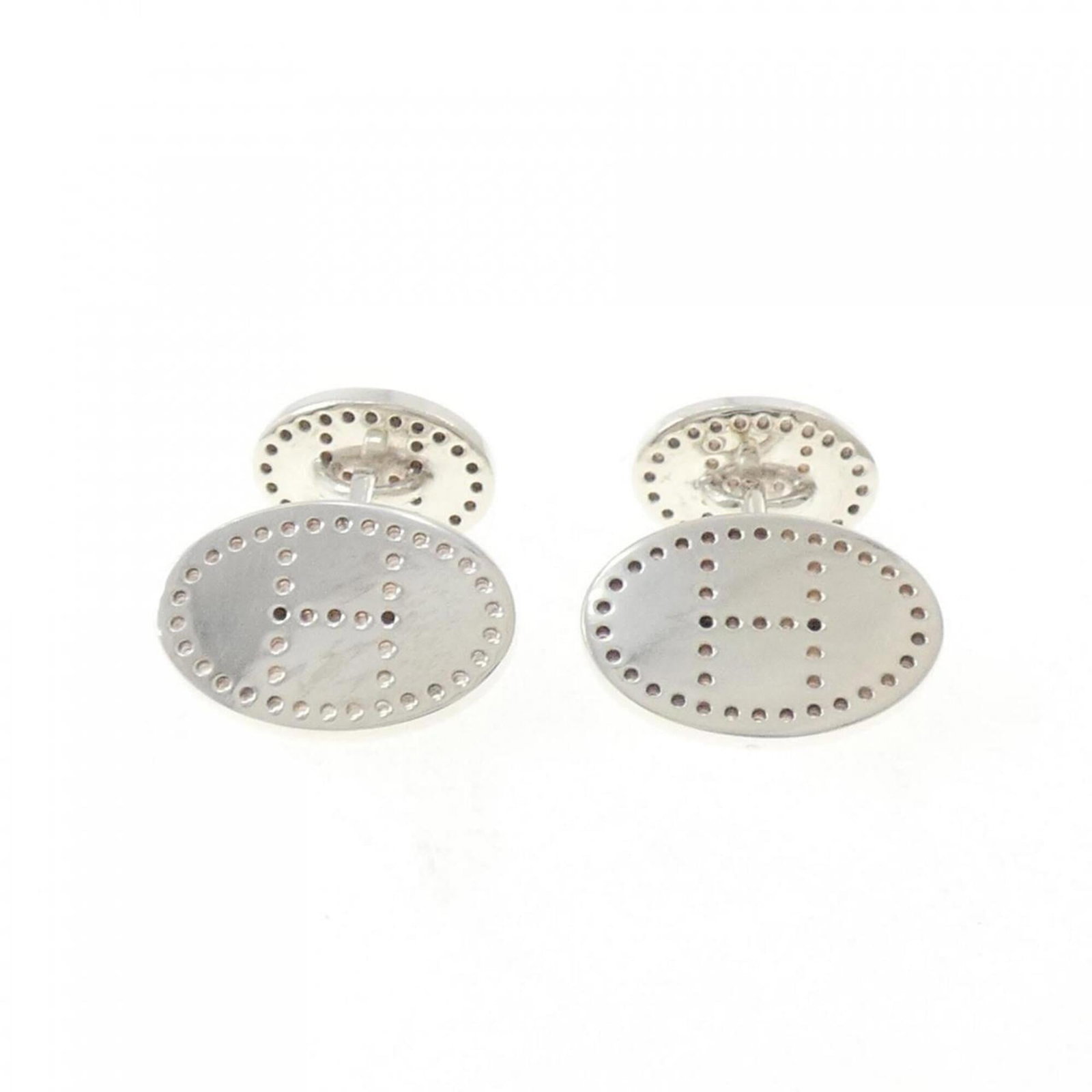 HERMES Cufflinks Silver 925: HERMES Cufflinks Silver 925 Silver 925 Hermes Cufflinks are crafted from high-quality sterling silver, offering a touch of elegance to any outfit. With a subtle shine and gentle wear, these cufflinks 