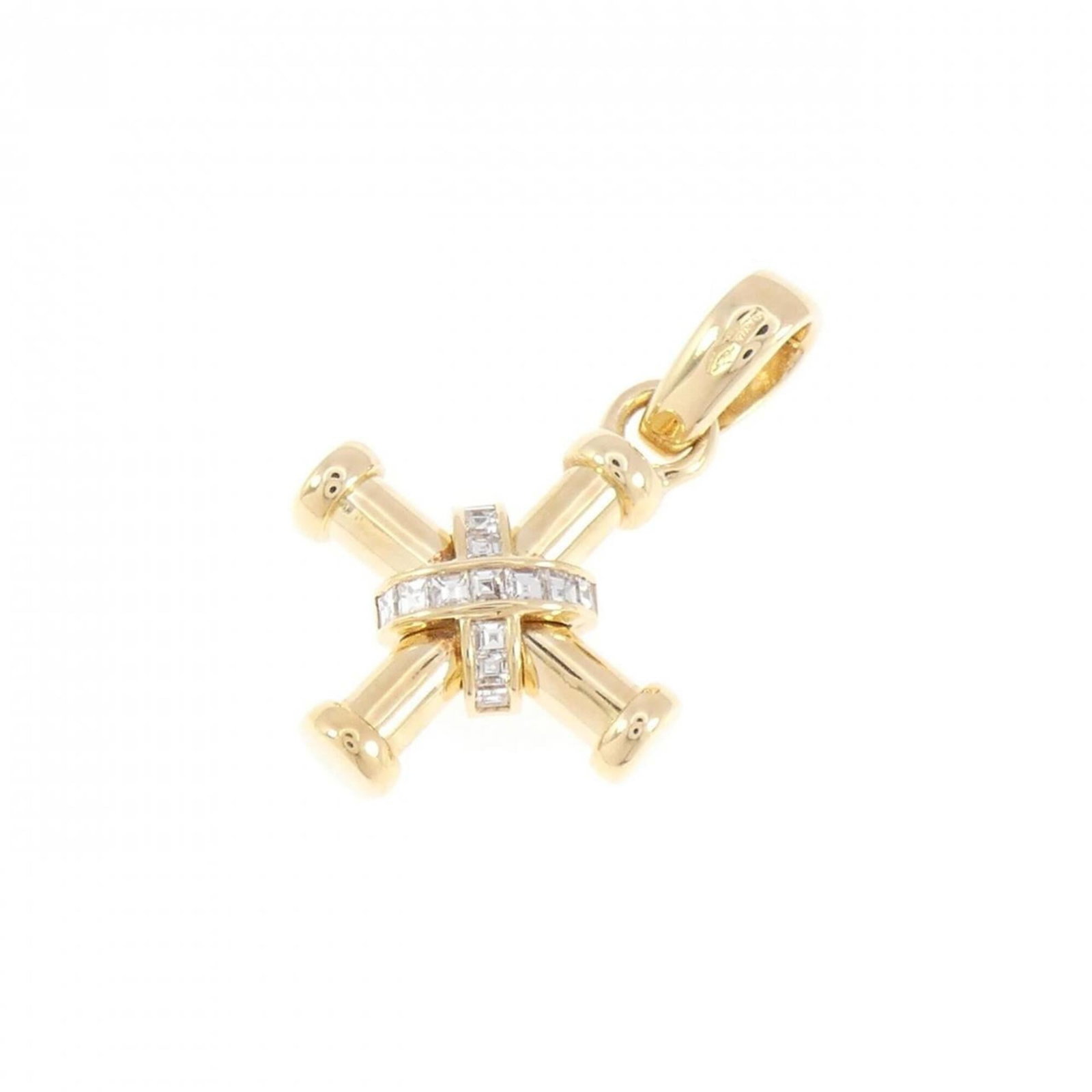 BVLGARI Yellow Gold (18K): BVLGARI Yellow Gold (18K) Yellow gold (18K) BVLGARI pendant features a diamond stone, measuring 29.9mm x 18.6mm. The item is made from 18K yellow gold and is a gently used pendant with minor signs of