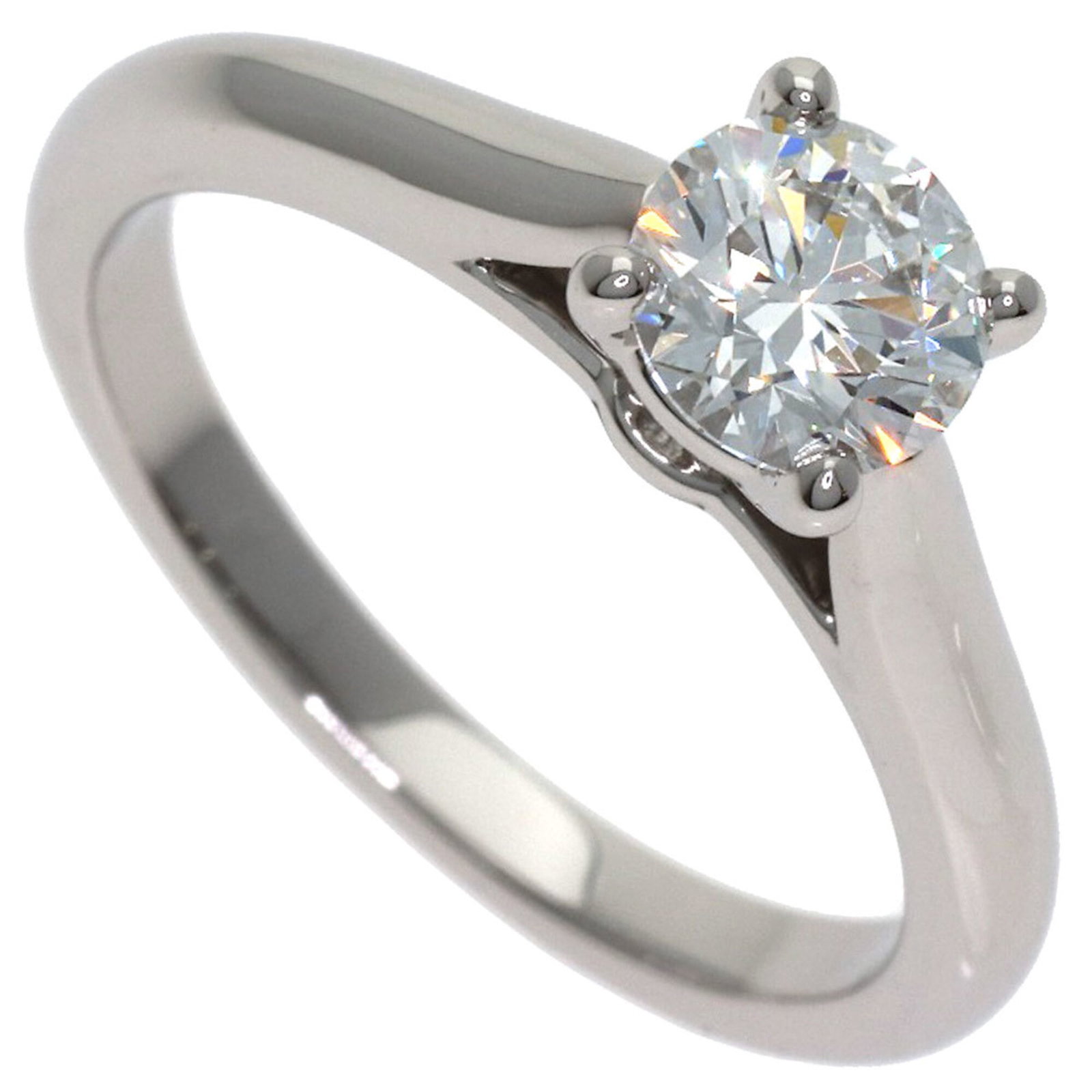 CARTIER Band Ring Platinum 950: CARTIER Band Ring Platinum 950 Platinum 950 Cartier Band Ring, a sophisticated and elegant design, is available for purchase. This gently used band ring features minor signs of wear, including small