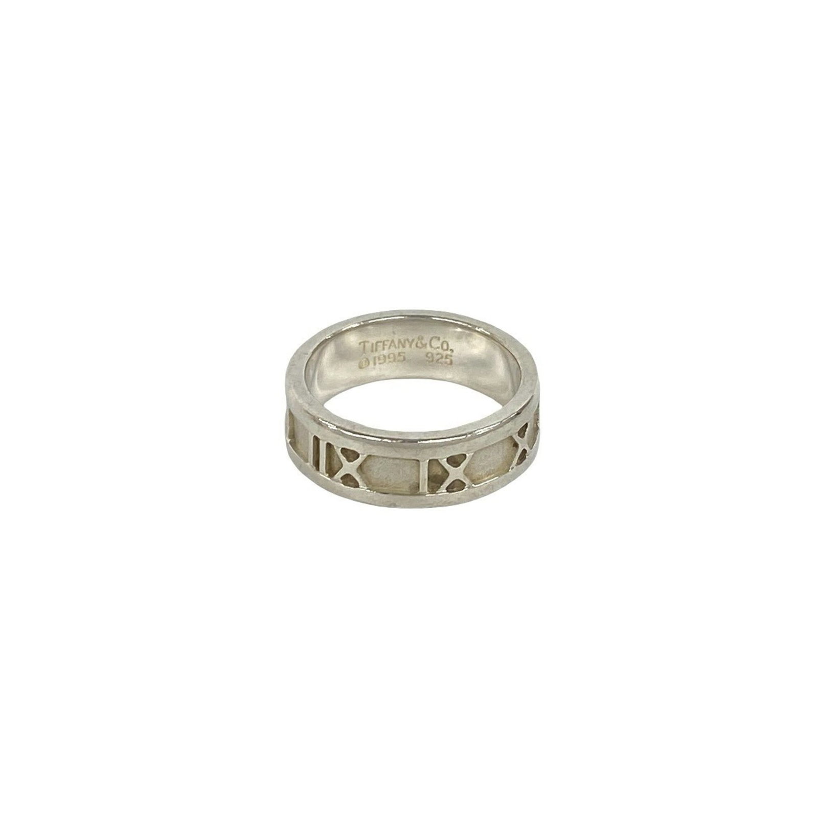 TIFFANY Band Ring Silver 925: TIFFANY Band Ring Silver 925 Silver 925 band ring from Tiffany, a classic design featuring a sleek and modern silhouette. The item bears visible signs of wear, including scratches and scuffs, but rema