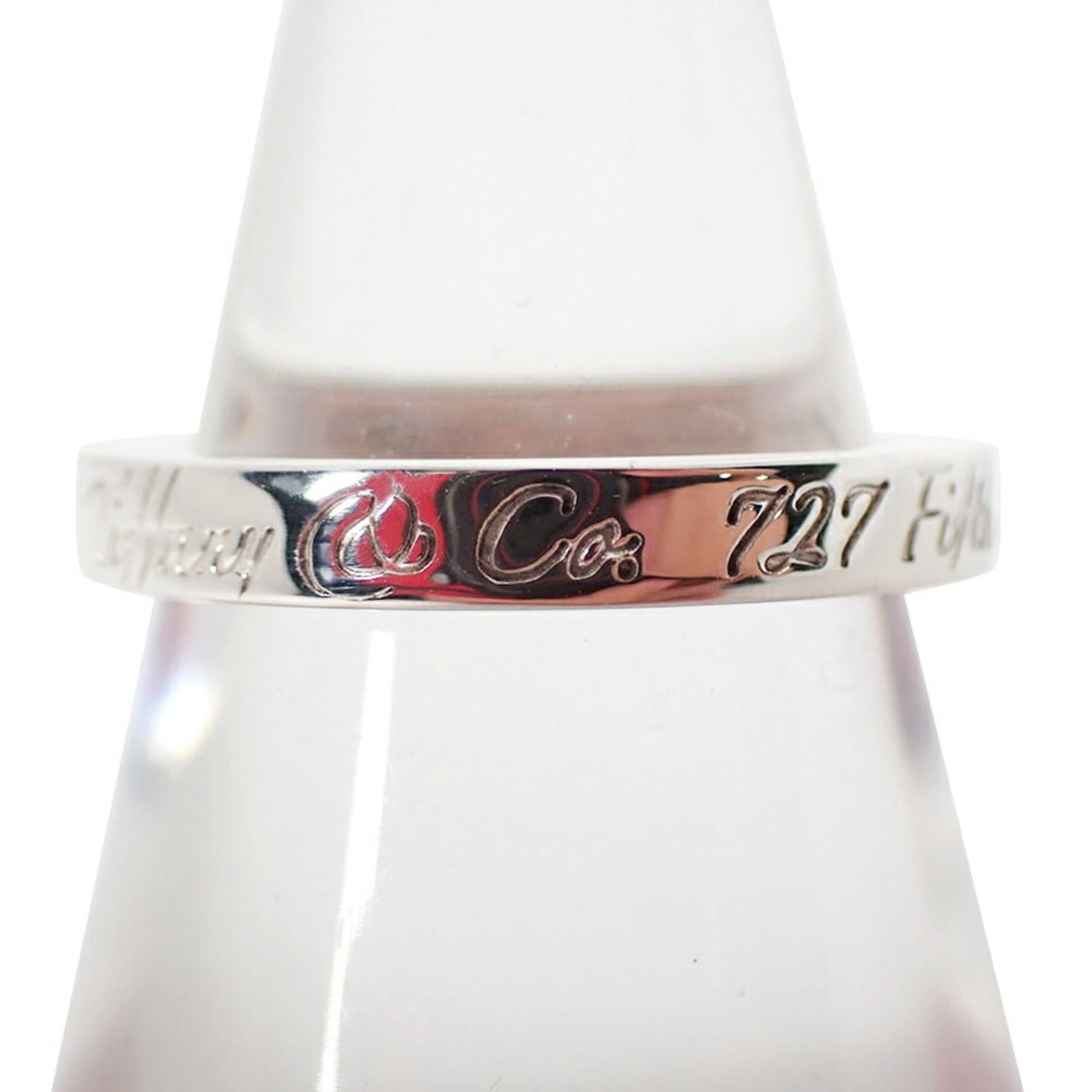 TIFFANY Band Ring Sterling Silver 925: TIFFANY Band Ring Sterling Silver 925 Sterling silver 925 band ring from Tiffany, a timeless design that exudes elegance. This like new used ring boasts excellent condition with no visible wear,