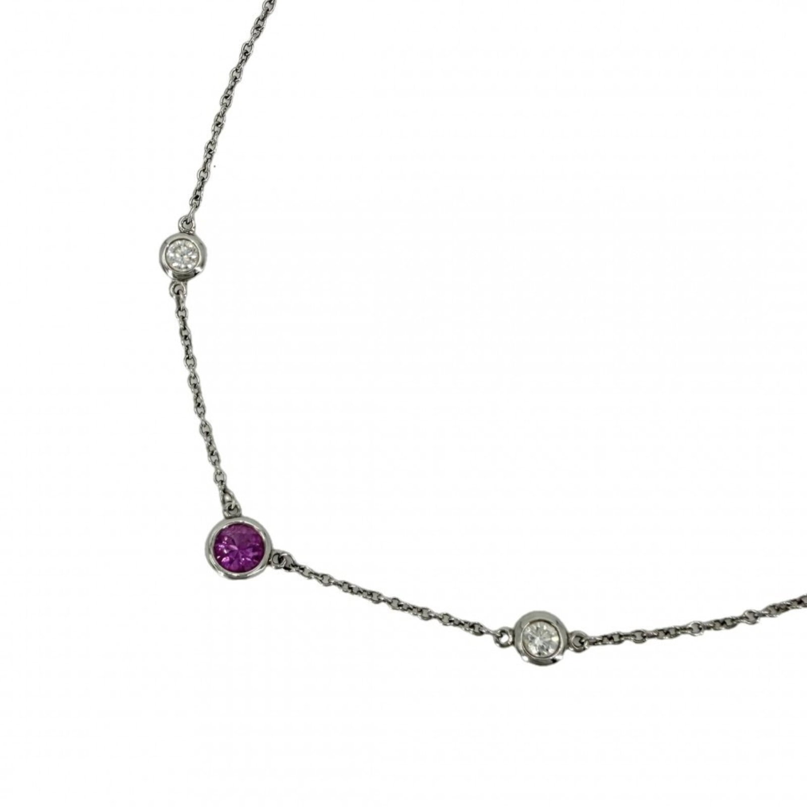 TIFFANY Platinum 950: TIFFANY Platinum 950 Tiffany Platinum 950 Necklace: A Timeless Piece with Distinctive Character. This 41cm platinum necklace features a 5mm x 5mm pendant, showcasing the intricate details of Tiffany's