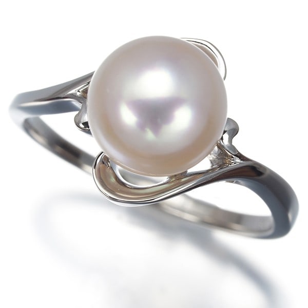 Mikimoto Ring Akoya Pearl 8.2Mm Us6-6.25 900 Platinum: Mikimoto Ring Akoya Pearl 8.2Mm Us6-6.25 900 Platinum Platinum ring featuring a stunning 8.2mm Akoya pearl, crafted with 900 metal purity for exceptional durability. The ring's sleek design showcases
