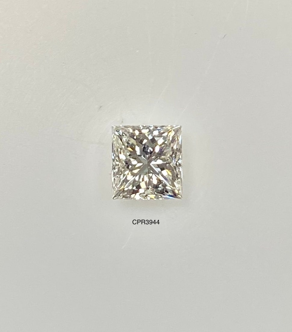 GIA Princess 0.46ct I VVS2 - Loose Natural Diamond: GIA Princess 0.46ct I VVS2 - Loose Natural Diamond GIA certified, this 0.46ct I color, VVS2 clarity, loose natural diamond boasts exceptional polish and symmetry, making it a standout among its