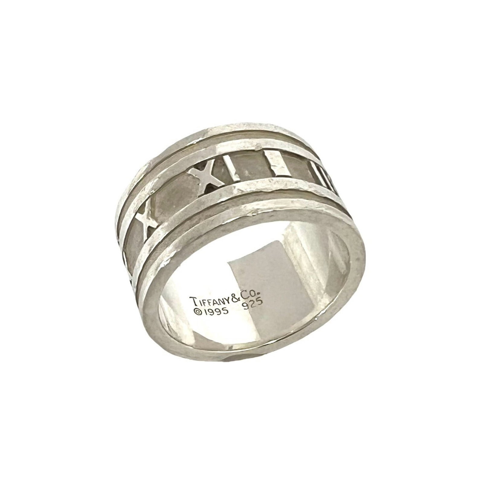 TIFFANY Band Ring Silver 925: TIFFANY Band Ring Silver 925 Silver 925 band ring from Tiffany, a classic design with a subtle shine. This 9 US size ring features a silver finish with visible scratches and scuffs, giving it a