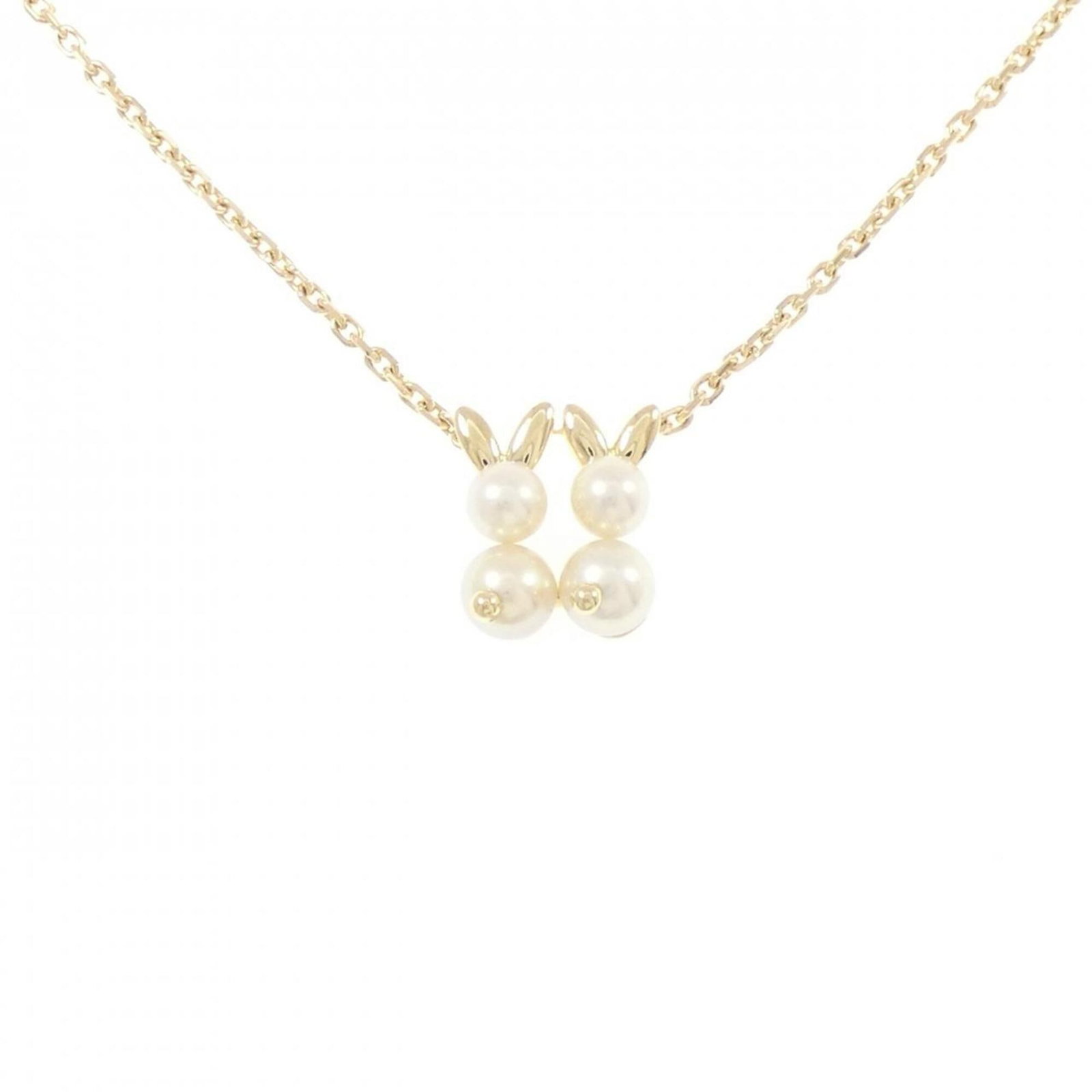 VAN CLEEF & ARPELS Yellow Gold (18K): VAN CLEEF & ARPELS Yellow Gold (18K) Yellow gold (18K) necklace with a pendant bearing the Van Cleef & Arpels signature, crafted from 18K yellow gold and featuring a 14mm x 11.6mm pendant size. The