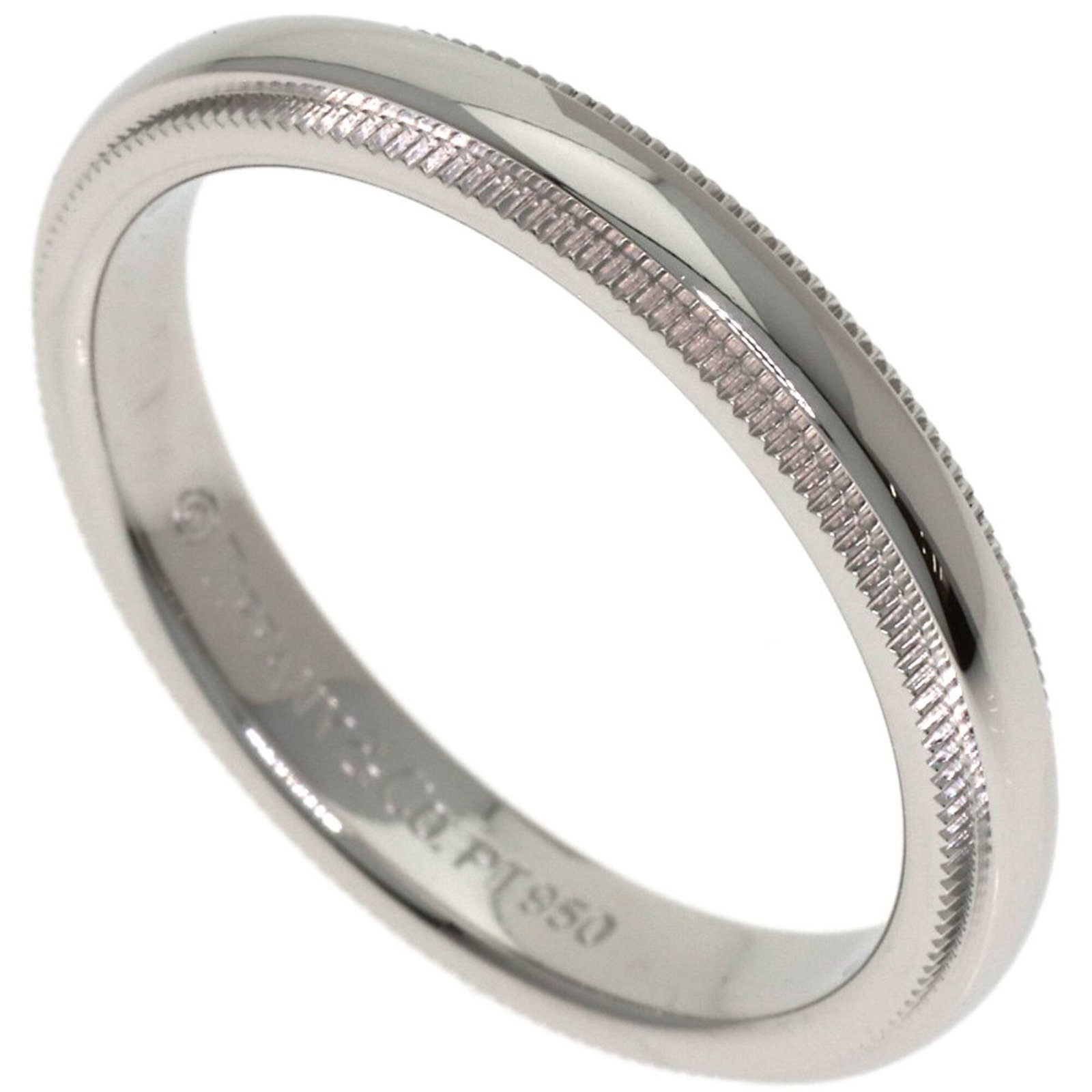 TIFFANY Band Ring Platinum 950: TIFFANY Band Ring Platinum 950 Platinum 950 Tiffany band ring in excellent condition, featuring a sturdy platinum band with a classic design. The ring shows minor signs of wear, with small scratches
