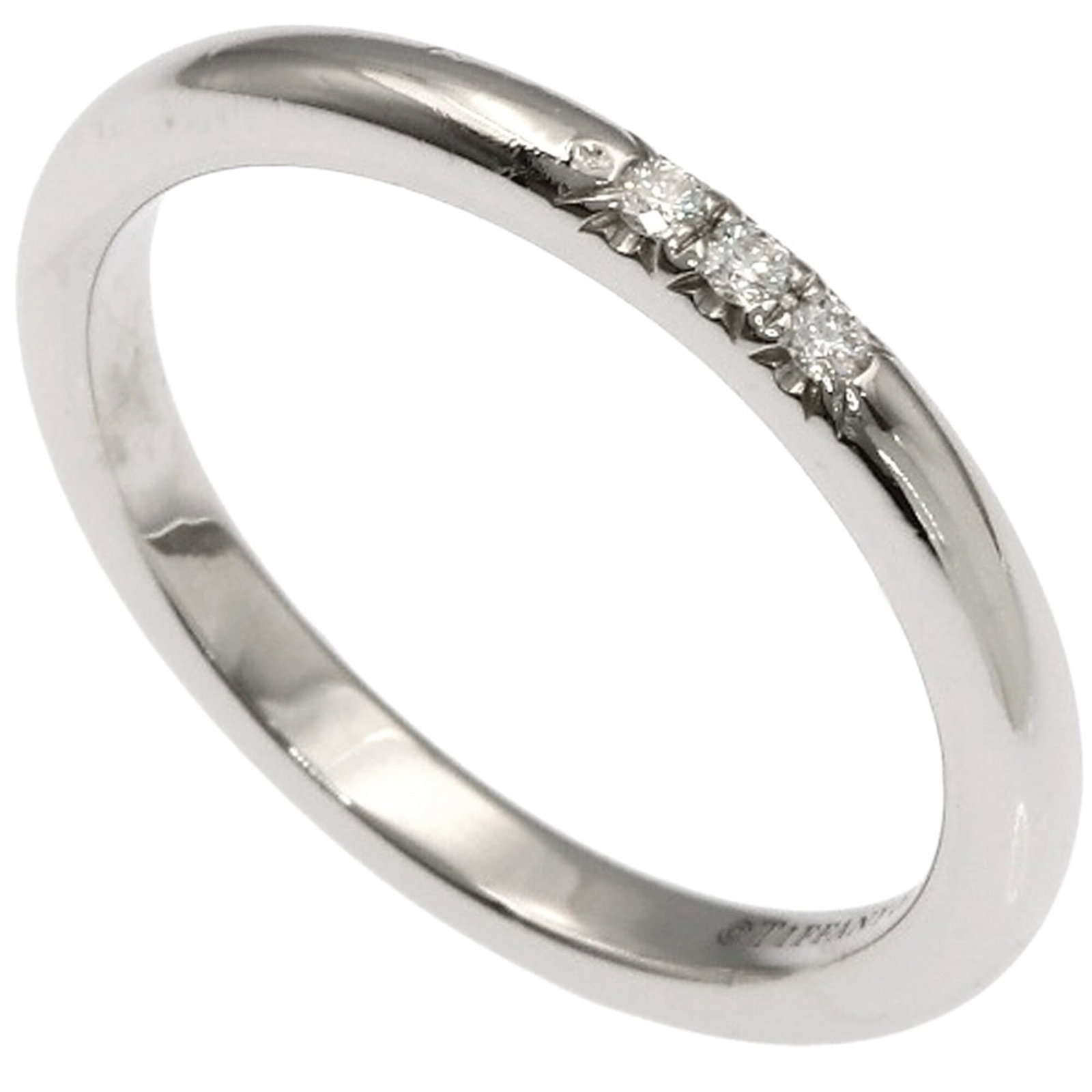 TIFFANY Band Ring Platinum 950: TIFFANY Band Ring Platinum 950 Platinum 950 Tiffany Band Ring in Excellent Condition. This like new used band ring boasts a premium platinum construction, featuring a sleek and modern design. With