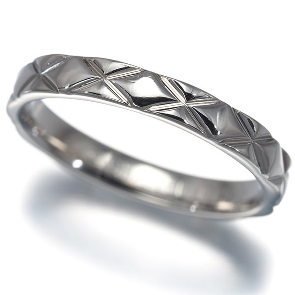 Chanel Ring Matelasse Medium Eu55 950 Platinum: Chanel Ring Matelasse Medium Eu55 950 Platinum Platinum band with a rich history, this Matelasse medium ring from CHANEL boasts a sleek and sophisticated design, crafted from 950 platinum for a