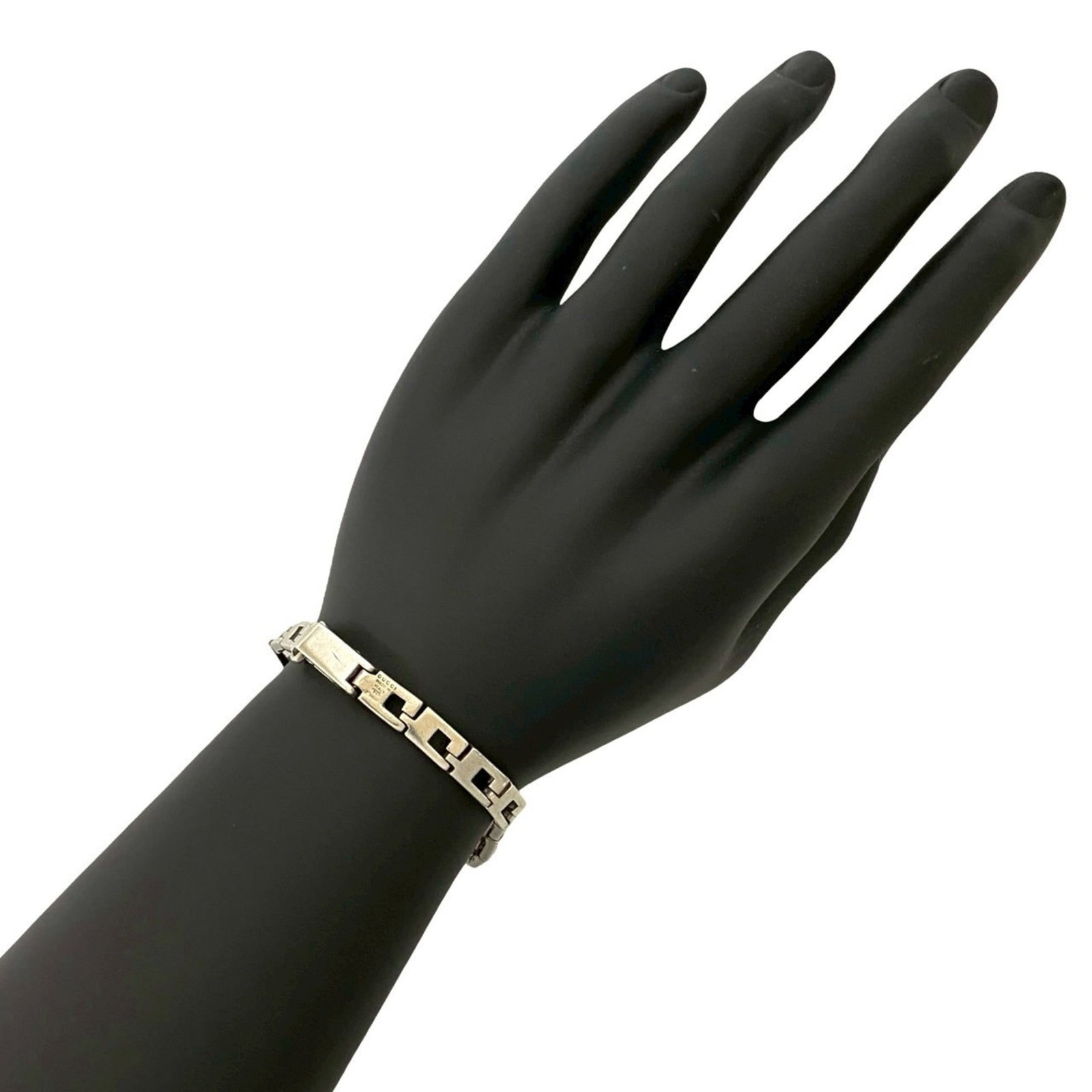 GUCCI Charm Bracelet Silver 925: GUCCI Charm Bracelet Silver 925 Silver 925 charm bracelet from Gucci, featuring a sleek and modern design with visible scratches and scuffs, adding to its unique character. The 17.5cm length provides