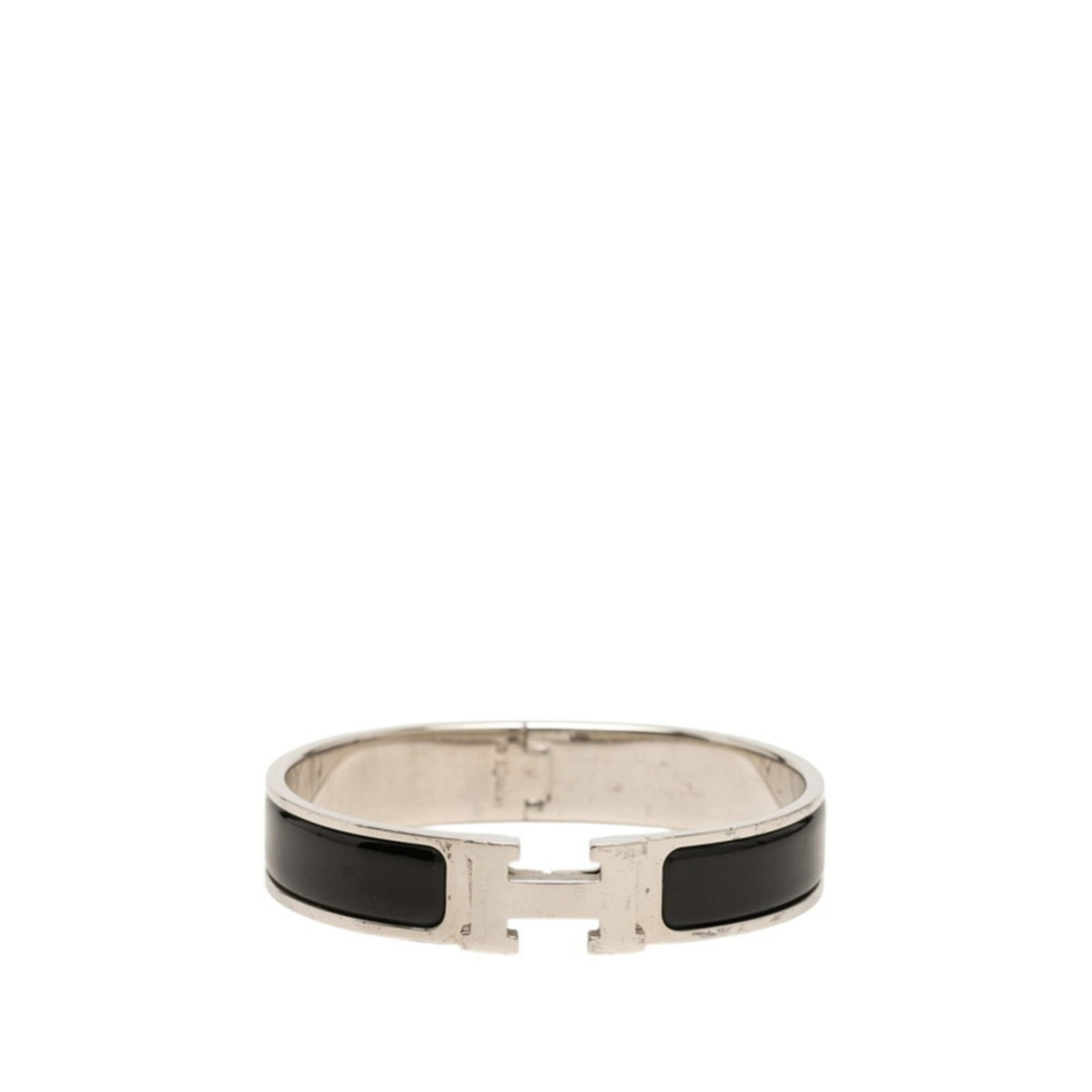 HERMES Charm Bracelet Enamel Metal: HERMES Charm Bracelet Enamel Metal Black enamel metal charm bracelet from Hermes, featuring a classic design with visible wear and scratches. The 17.5cm length offers a versatile fit, while the