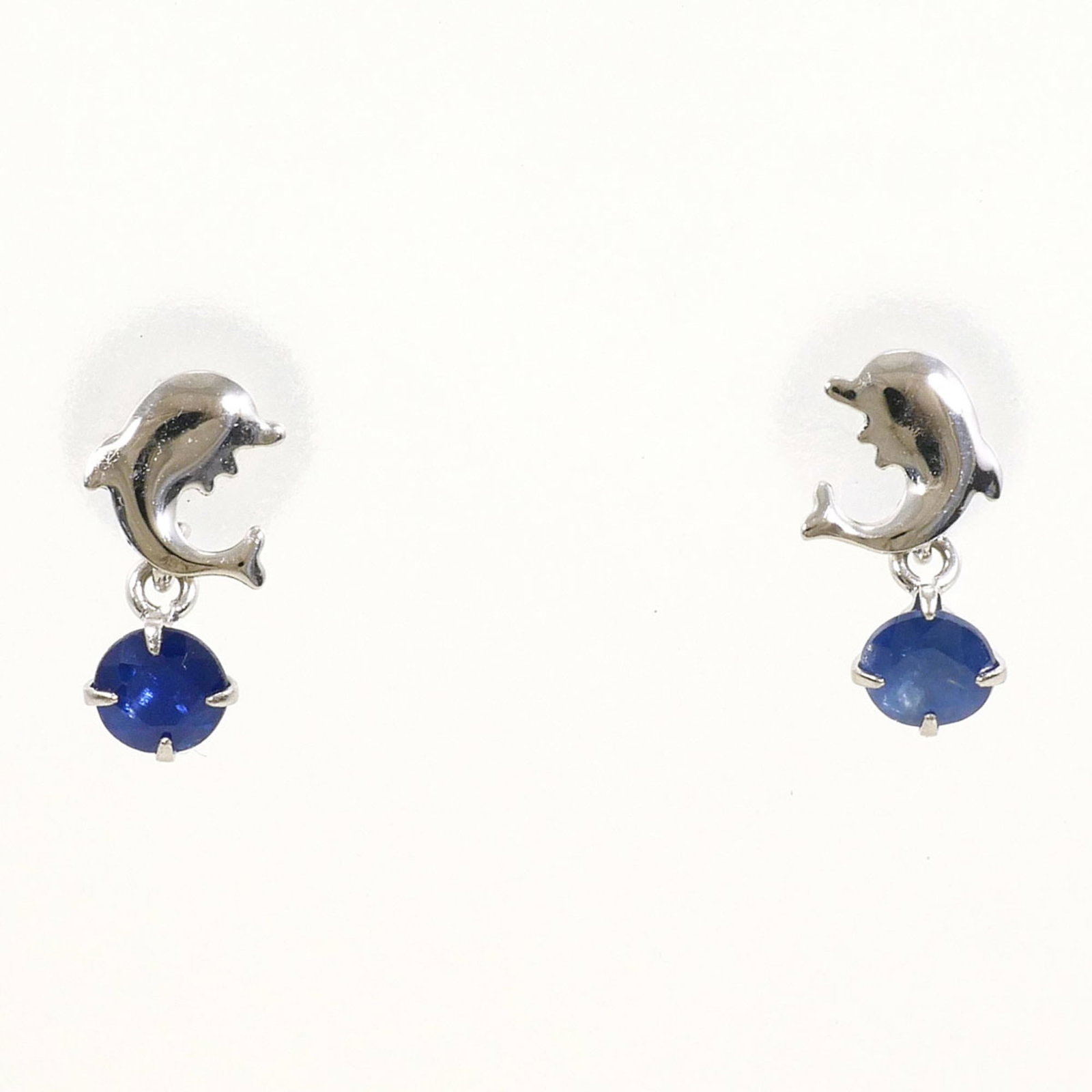 Drop Earrings White Gold (14K): Drop Earrings White Gold (14K) Drop earrings in white gold (14K) feature a sapphire stone, weighing 0.3g. Made from 14K white gold, these earrings are in like new condition, with only the faintest