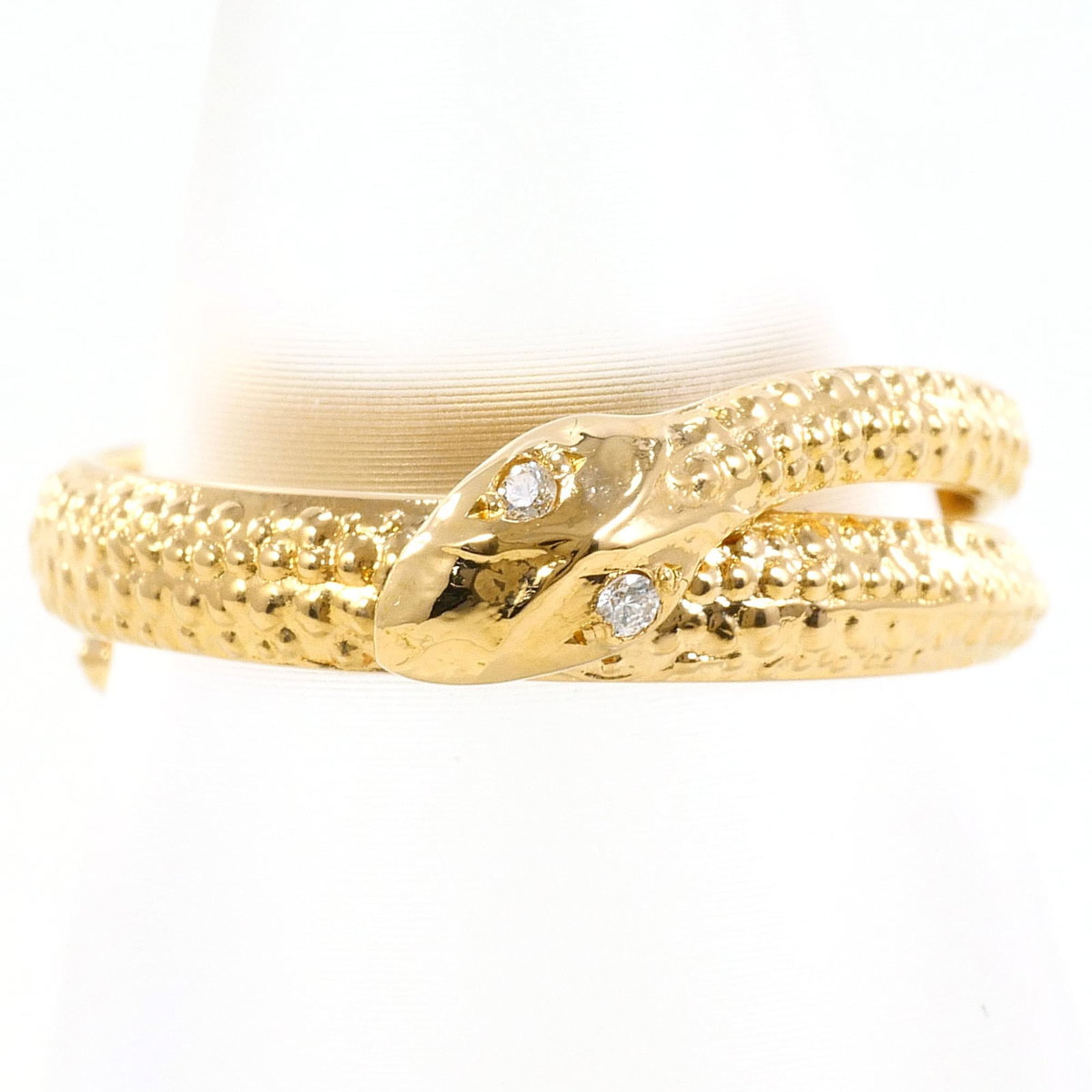 Band Ring Yellow Gold (18K): Band Ring Yellow Gold (18K) Yellow gold band ring with a diamond stone, crafted from 18K gold. This 6 US size ring weighs 4g and is in like new condition, with only the faintest traces of wear. Its