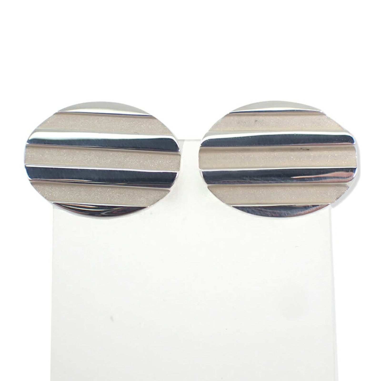 TIFFANY Cufflinks Sterling Silver 925: TIFFANY Cufflinks Sterling Silver 925 Sterling silver 925 Tiffany cufflinks with a classic design, bearing a signature. Made from high-quality sterling silver, these cufflinks are a timeless