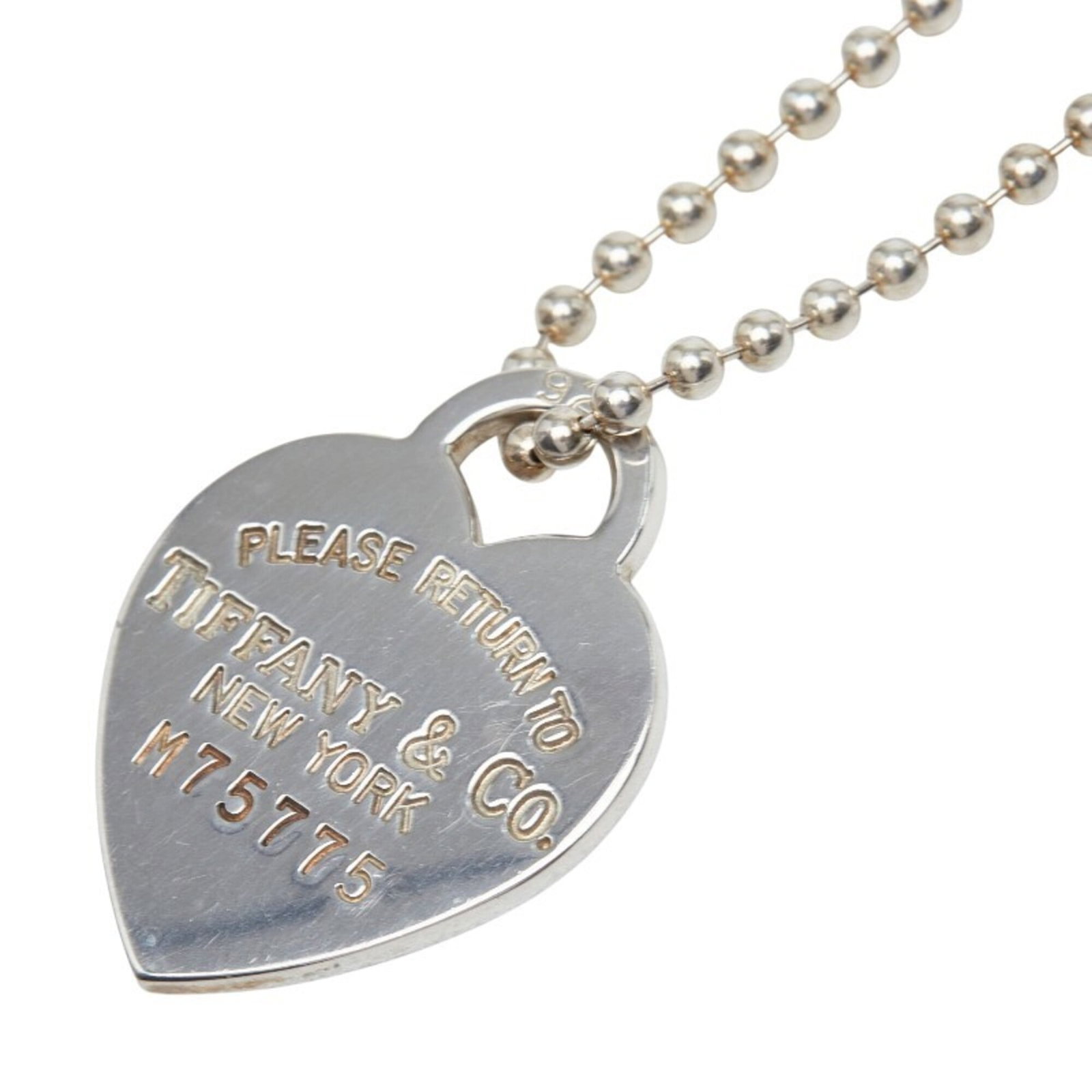 TIFFANY Silver 925: TIFFANY Silver 925 Silver Tiffany necklace with a 30mm x 23.1mm pendant, made from 925 sterling silver, and a comfortable neck circumference of 87cm. The necklace bears visible signs of wear,