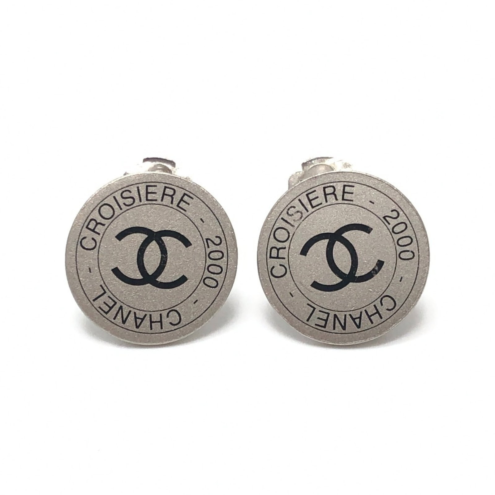 CHANEL Clip Earrings Metal: CHANEL Clip Earrings Metal Silver Clip Earrings from Chanel, France, featuring a 20mm diameter with visible scratches and scuffs, now available in good used condition. Made from metal, these clip
